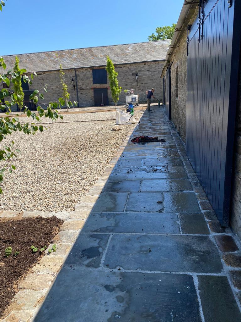 Flowpoint Natural Colour / Paving & Cobblestone Grout for natural stone x 10 bags per pallet / free delivery in Ireland