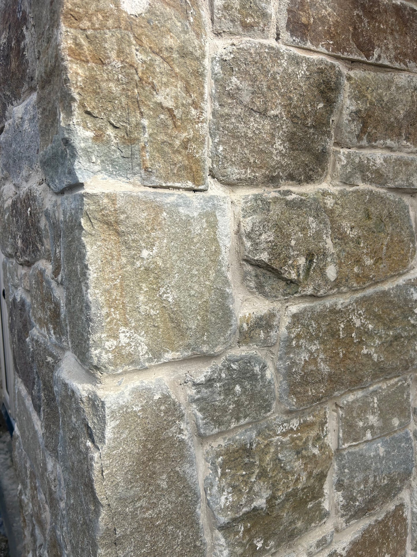 Old Salvage Brown Postman Pat Fieldstone 30mm Natural Stone Cladding & Corners /10m2 or LM on pallet / Free Delivery in Ireland