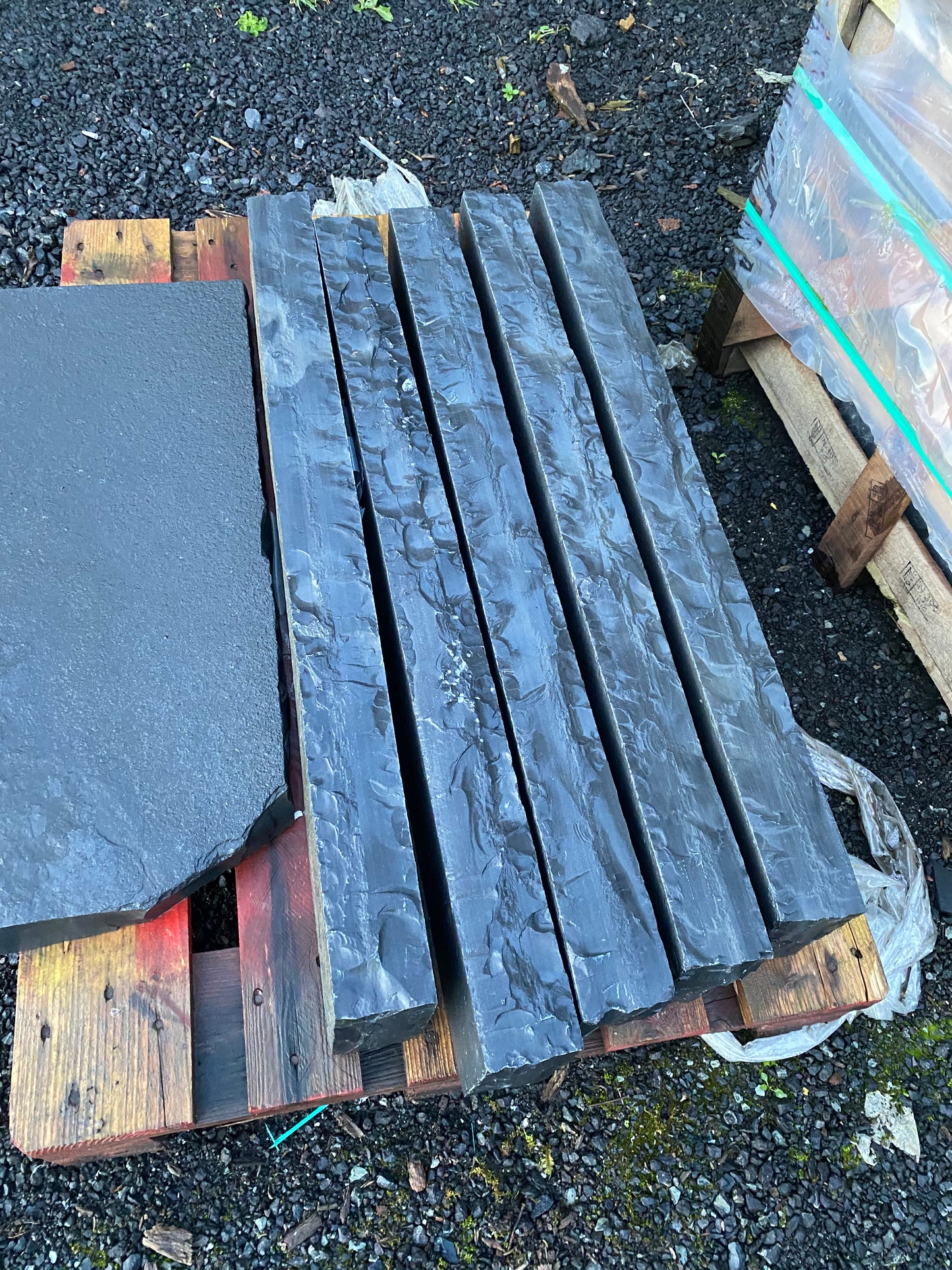 Valentia Black Limestone Chisel Edge Driveway Kerbs 10 linear meters on pallet / free delivery in Ireland