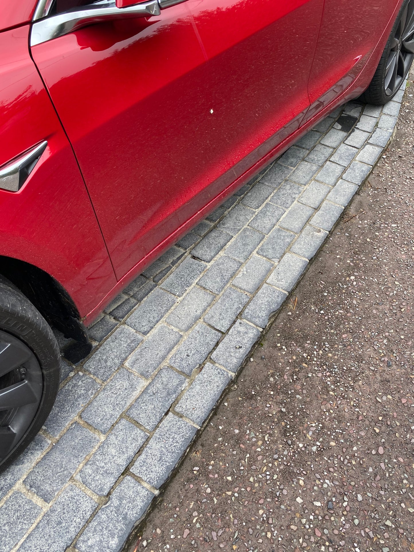 Valentia Black Limestone Cobblestone Setts 200mm x 100mm x 60mm x 5m2 Bulk Bag / Free Delivery in Ireland