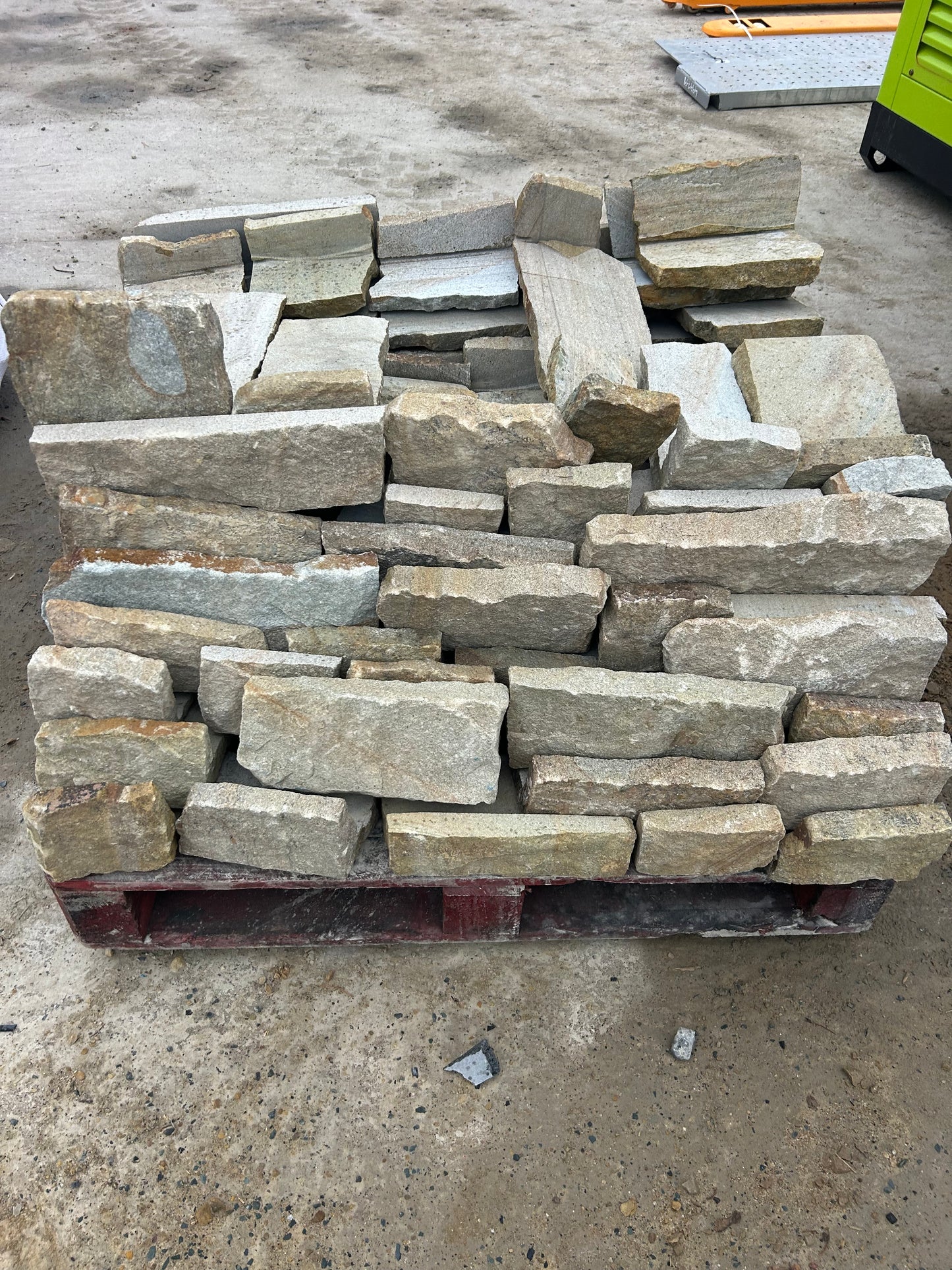 Tipperary Thinstone Cream Natural Stone Cladding & Corners/ 5m2 or Linear meters on pallet / Free Delivery in Ireland