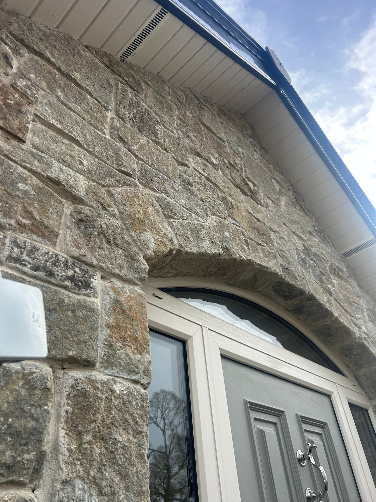 Old Salvage Brown Postman Pat Fieldstone 30mm Natural Stone Cladding & Corners /10m2 or LM on pallet / Free Delivery in Ireland