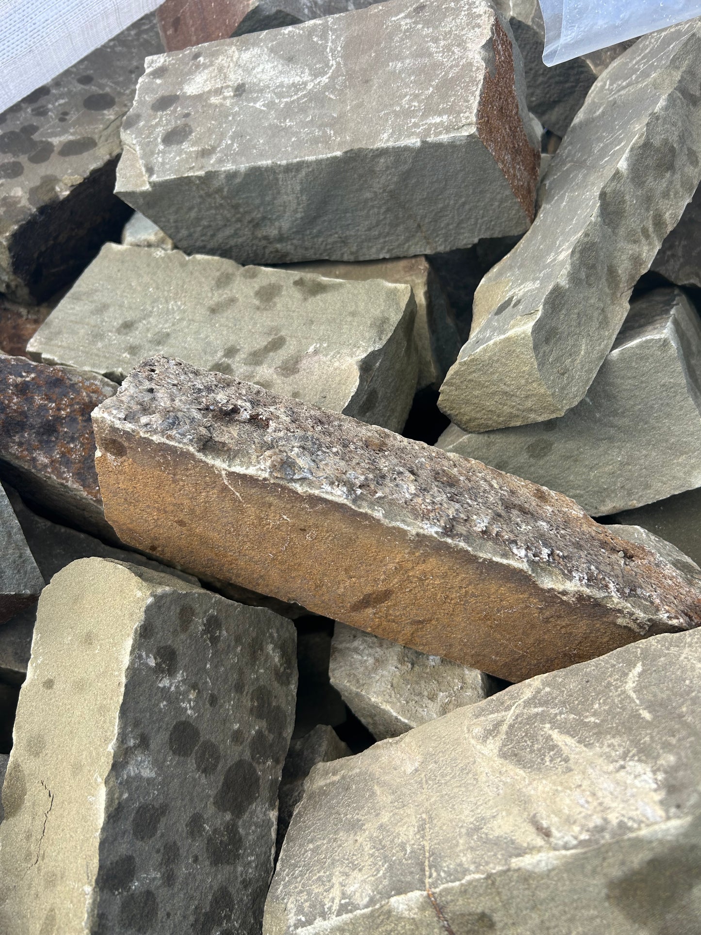 Black Friday Bulk Deal x 30 Bulk Bags of West Cork Brown Drystone Walling / Building Stone 90m2 load !! / Free Shipping in Ireland