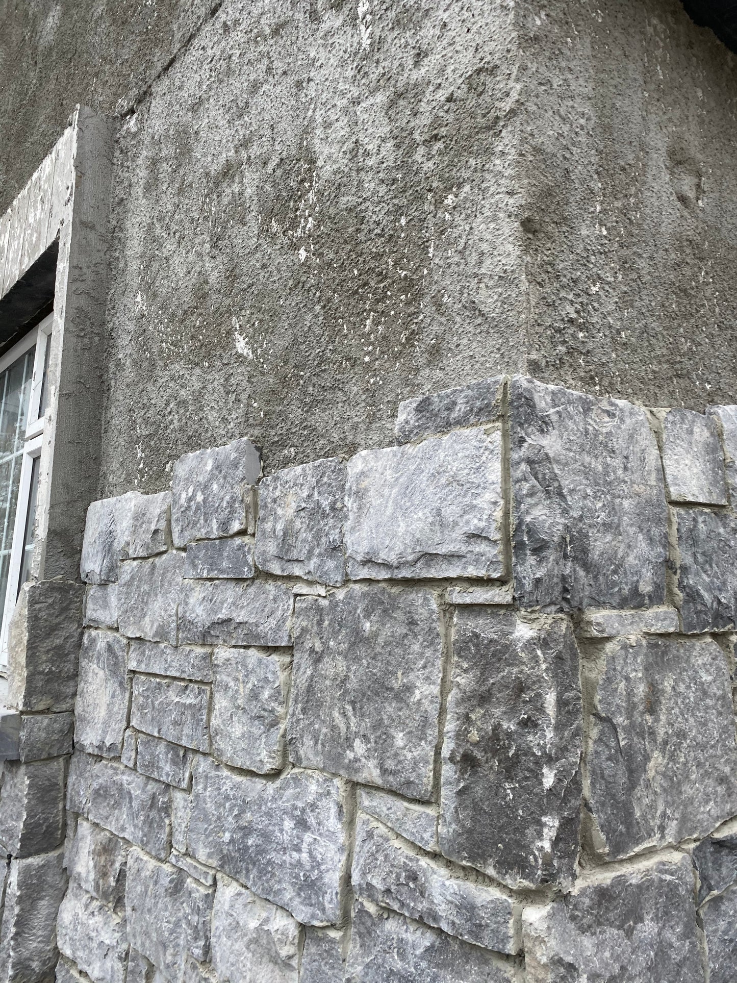 Galway limestone 30mm cladding / thinstone x 5m2 /Lm on pallet / free delivery in Ireland