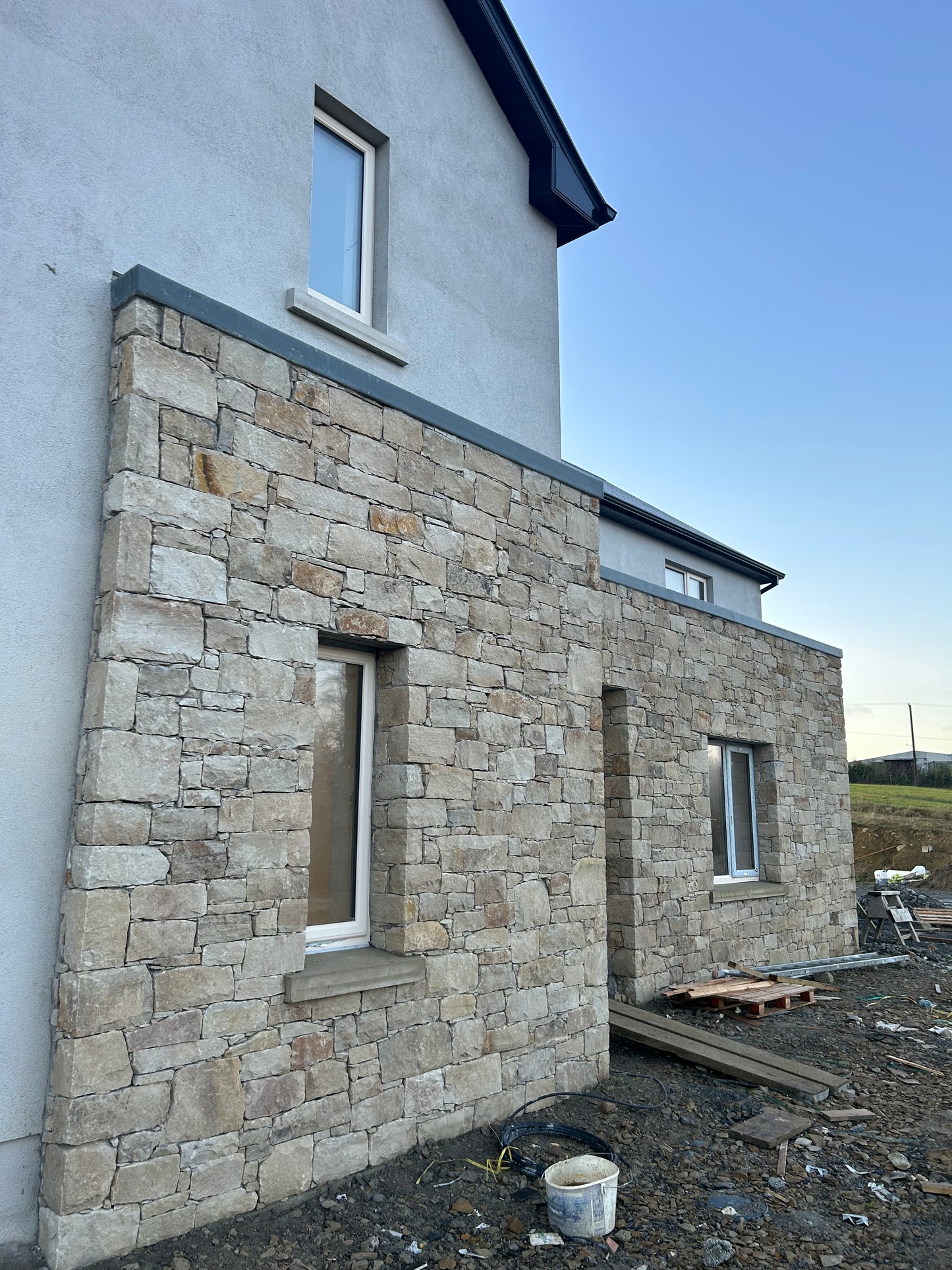 Clonaslee Cotswold Cream Guillotened Building Stone for Houses & Walls / Bulk Bag / Free Shipping in Ireland