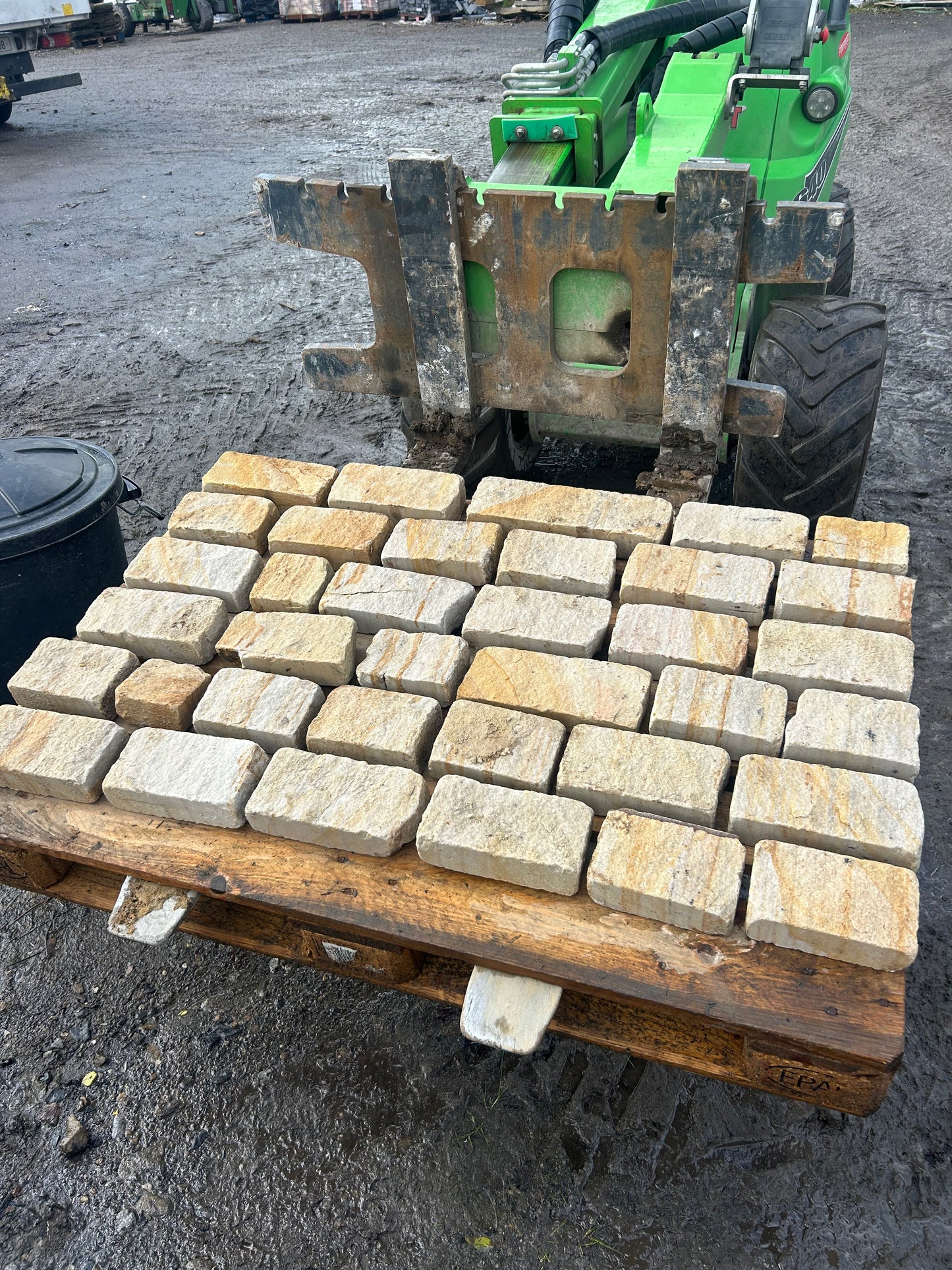 Drumshambo Low Carbon Cobblestone x 5m2 Bulk Bag / 100mm x free length x 50mm depth / tumbled