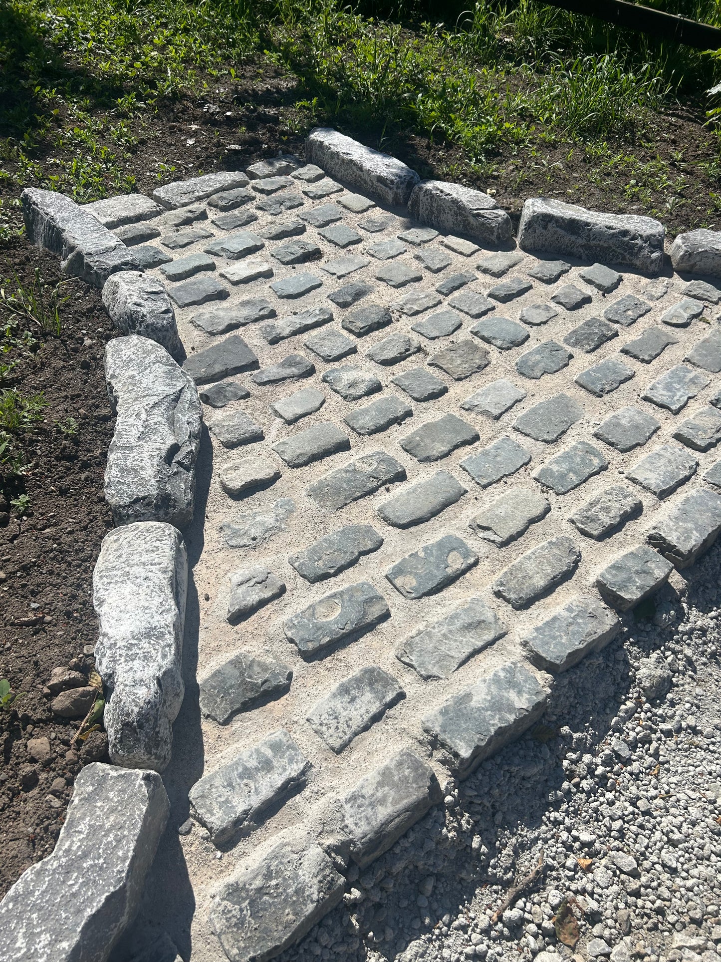 Flowpoint Natural Colour / Paving & Cobblestone Grout for natural stone x 10 bags per pallet / free delivery in Ireland