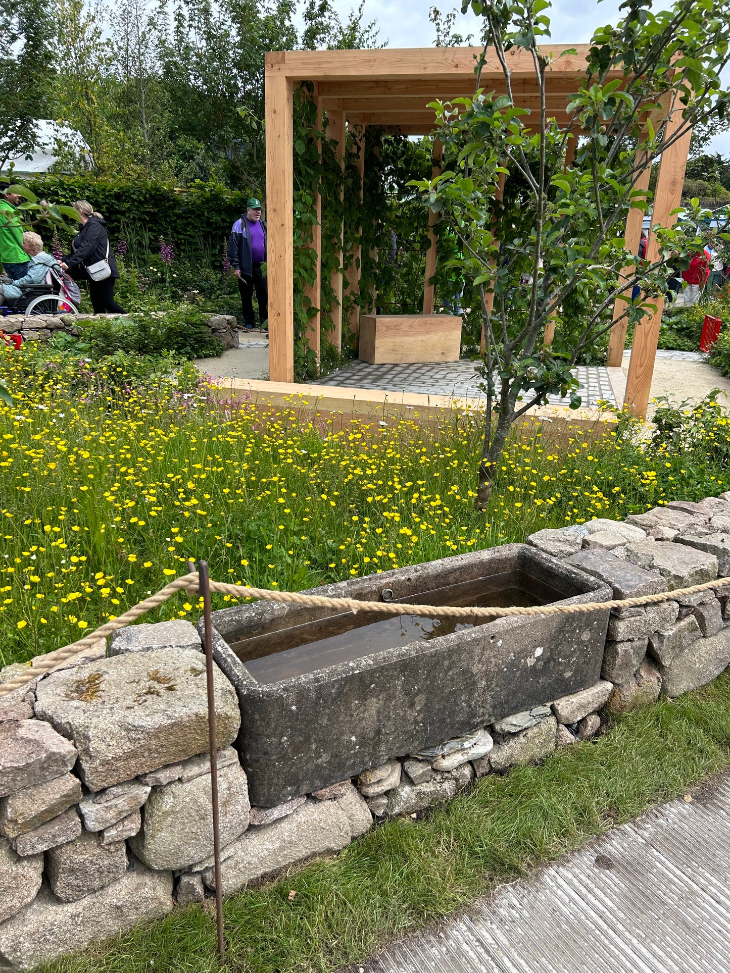 Old Salvage Brown Fieldstone Low Garden Wall / Building Stone in bulk bags / Free Delivery in Ireland