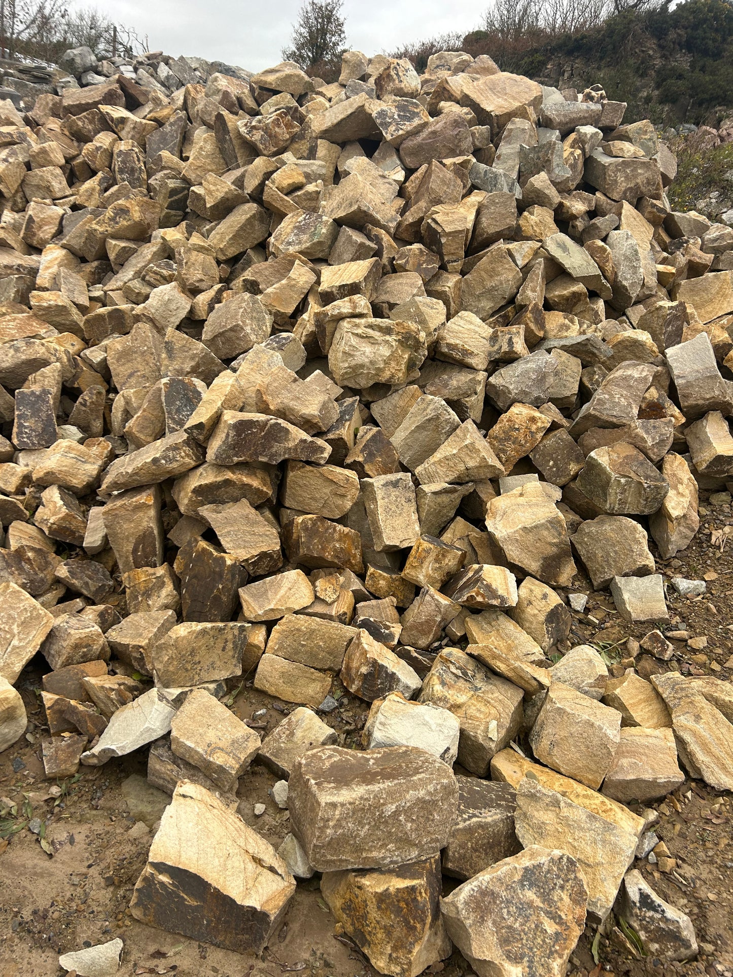 Leitrim Arigna Gold Building Stone in Bulk Bags / Free Delivery in Ireland
