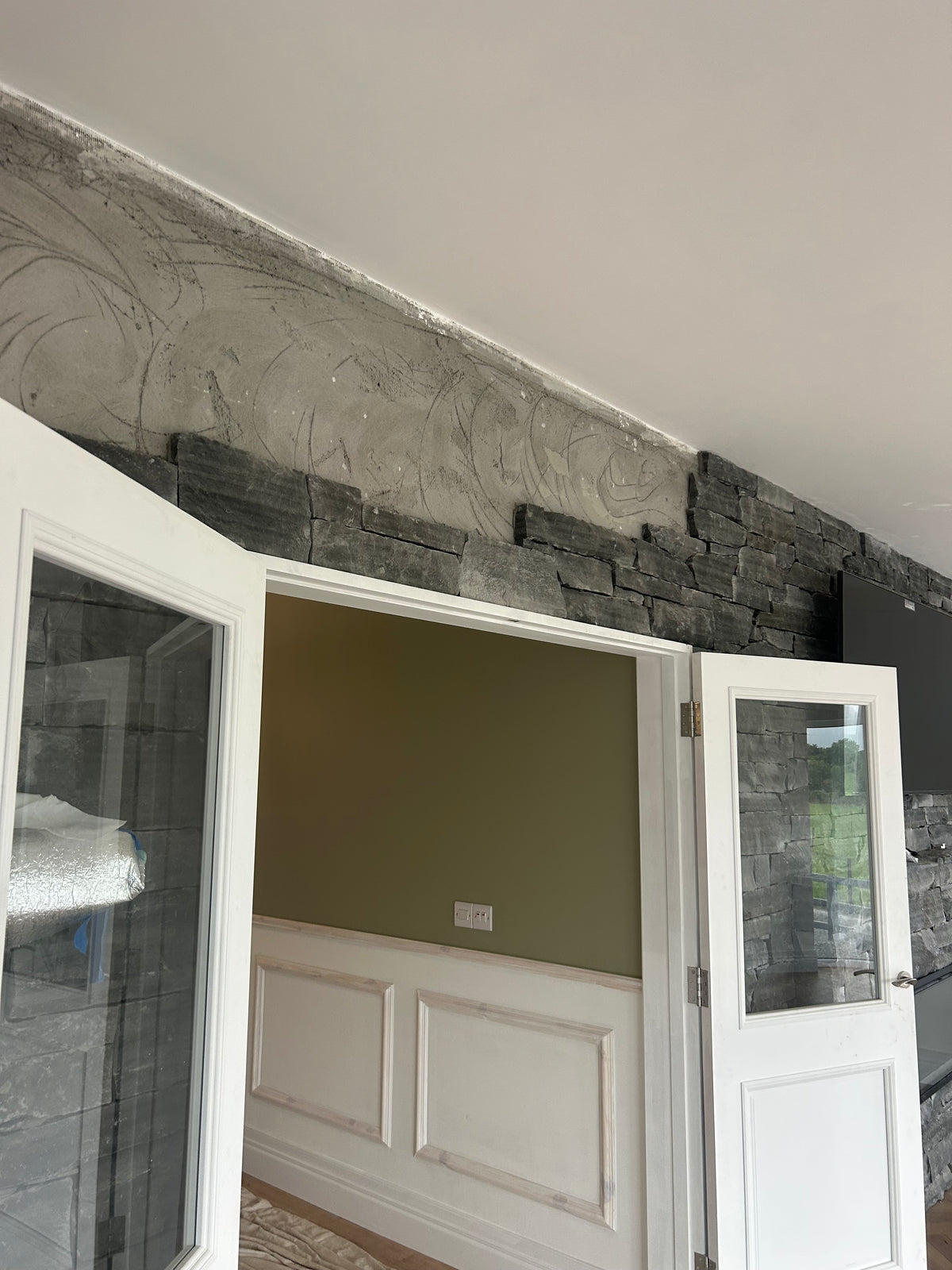 Liscannor Dark Grey Limestone Cladding 30mm & Corners/ 10 m2 or linear meters on pallet / Free Delivery in Ireland