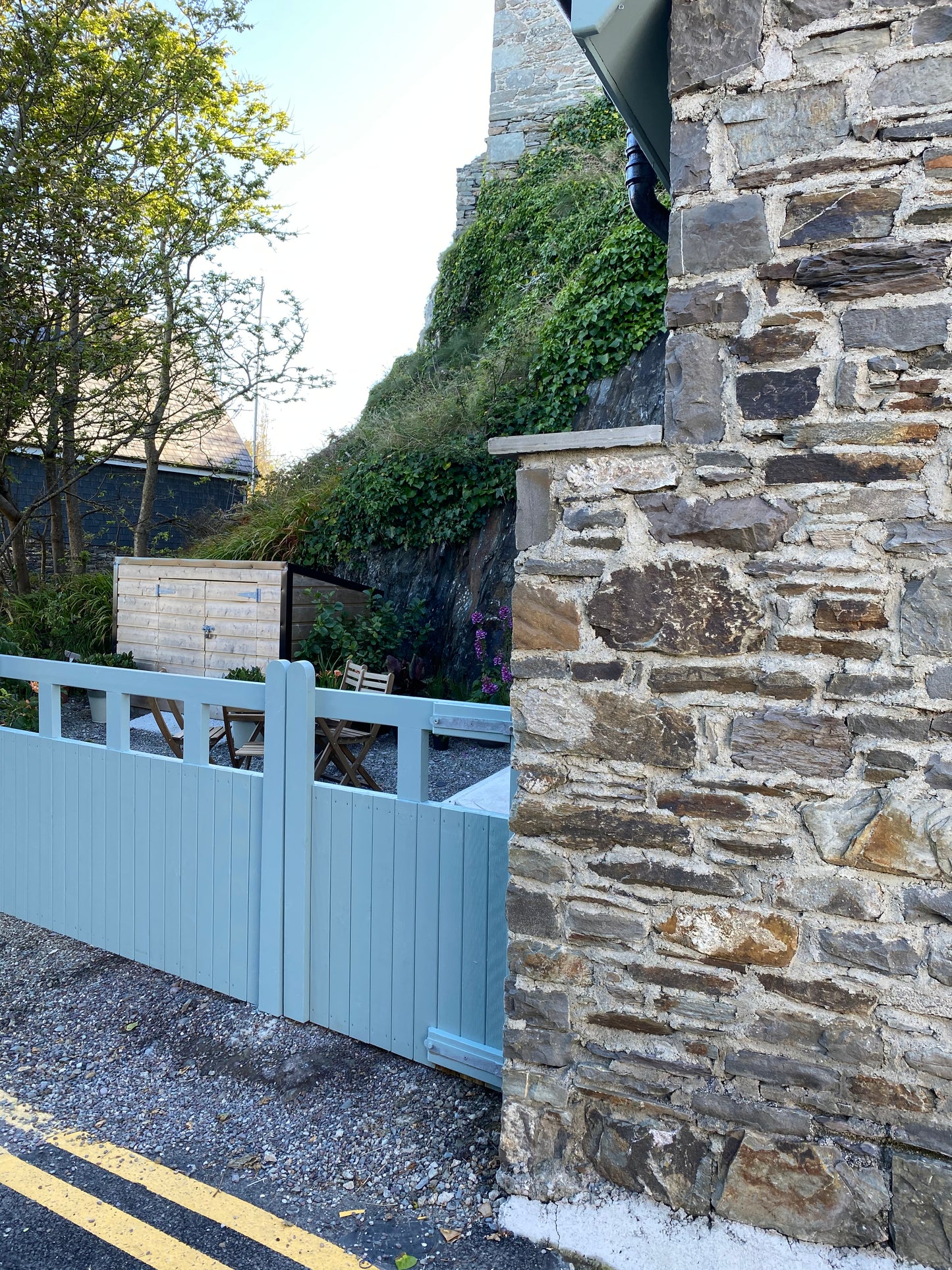 Black Friday Bulk Deal x 30 Bulk Bags of West Cork Brown Drystone Walling / Building Stone 90m2 load !! / Free Shipping in Ireland