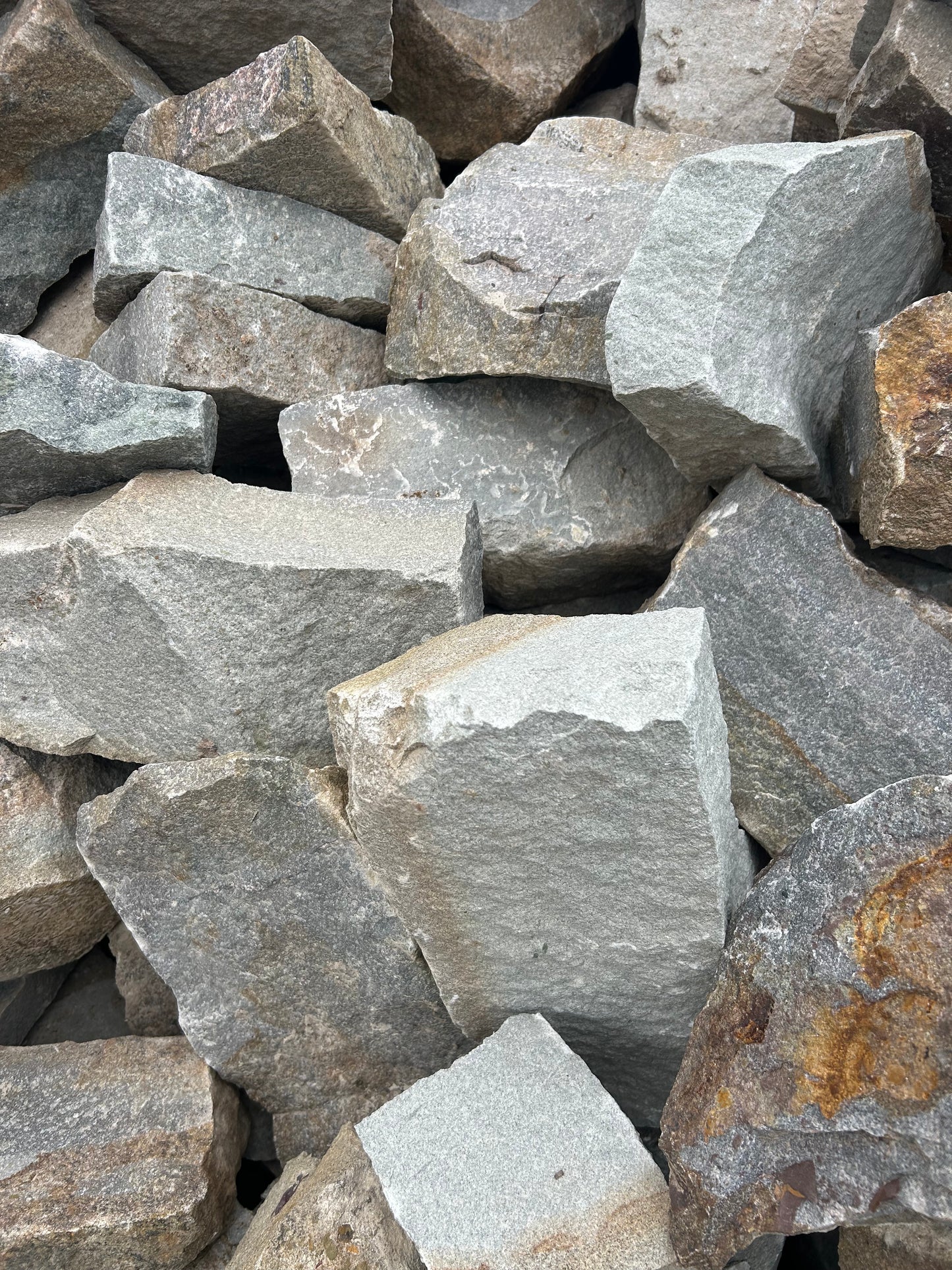 Roscrea Premium Sandstone Building Stone / Bulk Bag / Free Delivery in Ireland