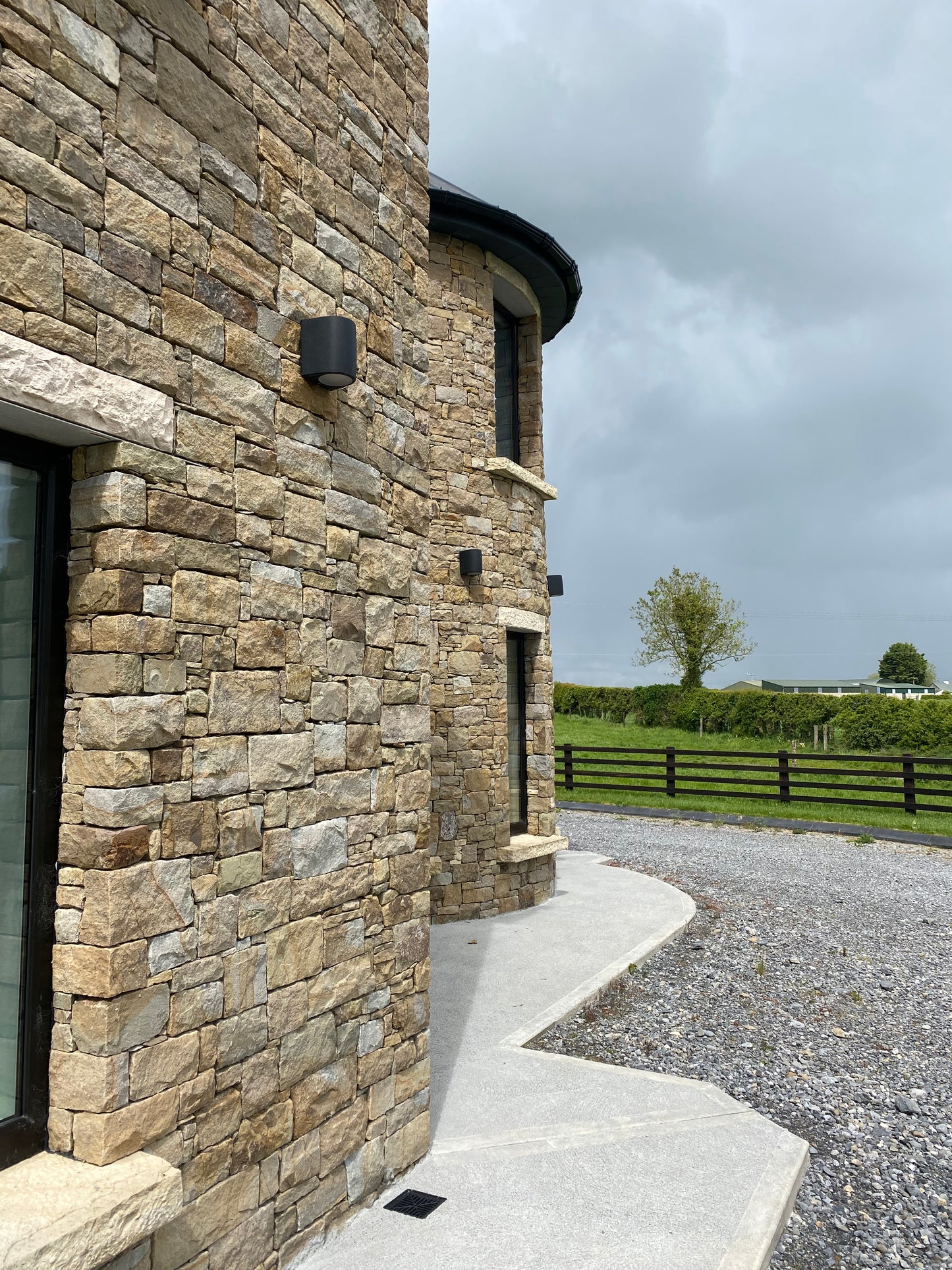 Tipperary Cream Sandstone Chiseled 1200mm x 200mm x 200mm x 2 number on pallet free delivery in Ireland