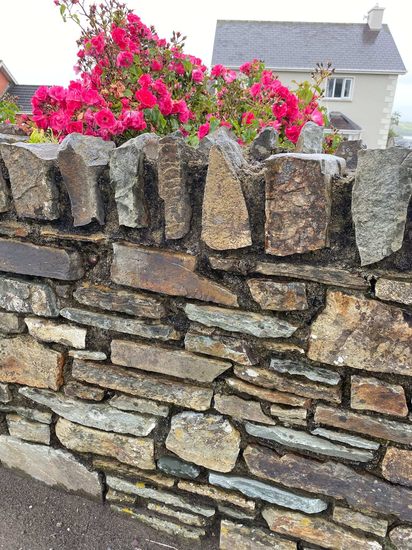 Black Friday Bulk Deal x 30 Bulk Bags of West Cork Brown Drystone Walling / Building Stone 90m2 load !! / Free Shipping in Ireland