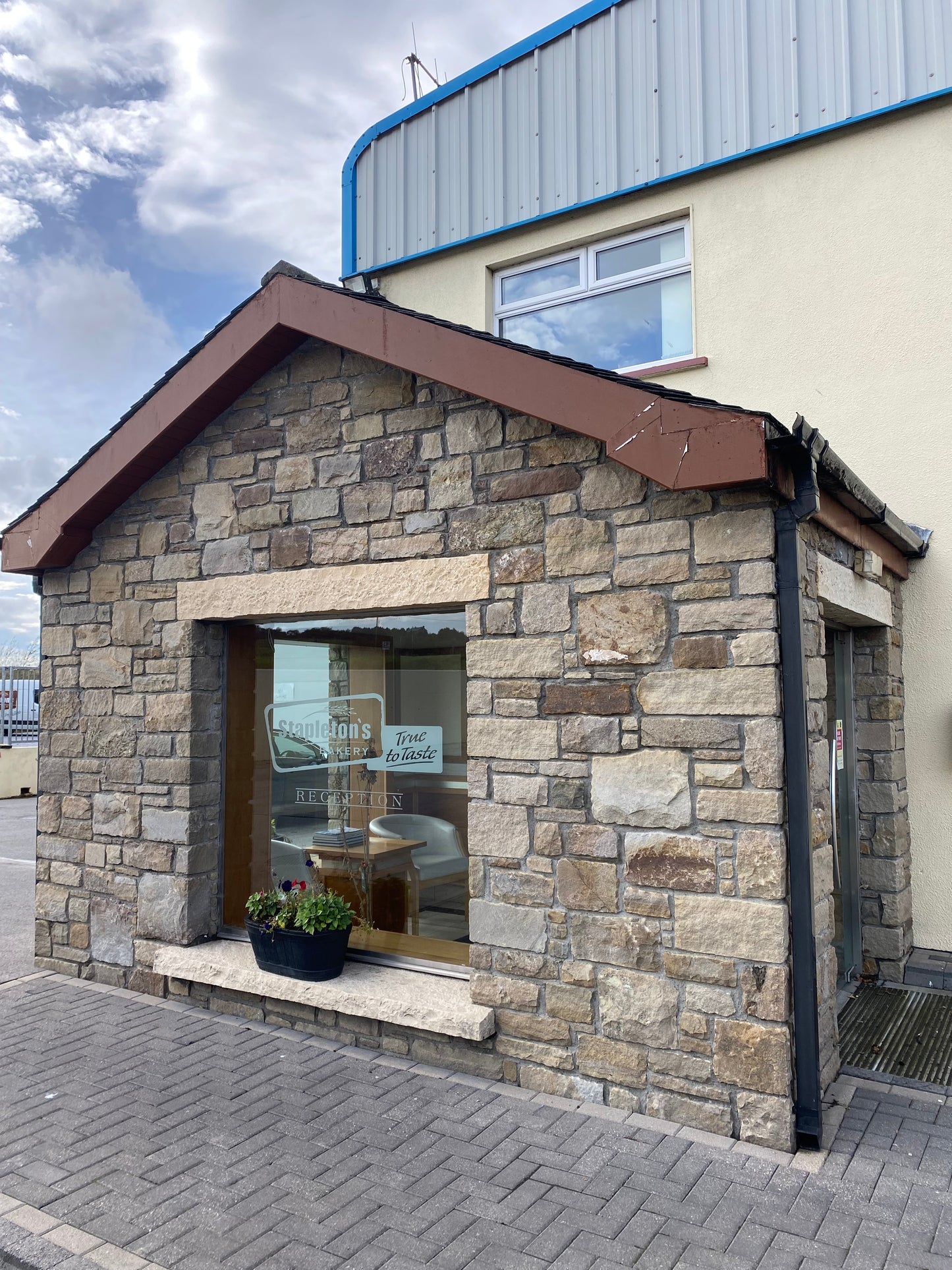 Tipperary Cream Sandstone Chiseled 1200mm x 200mm x 200mm x 2 number on pallet free delivery in Ireland