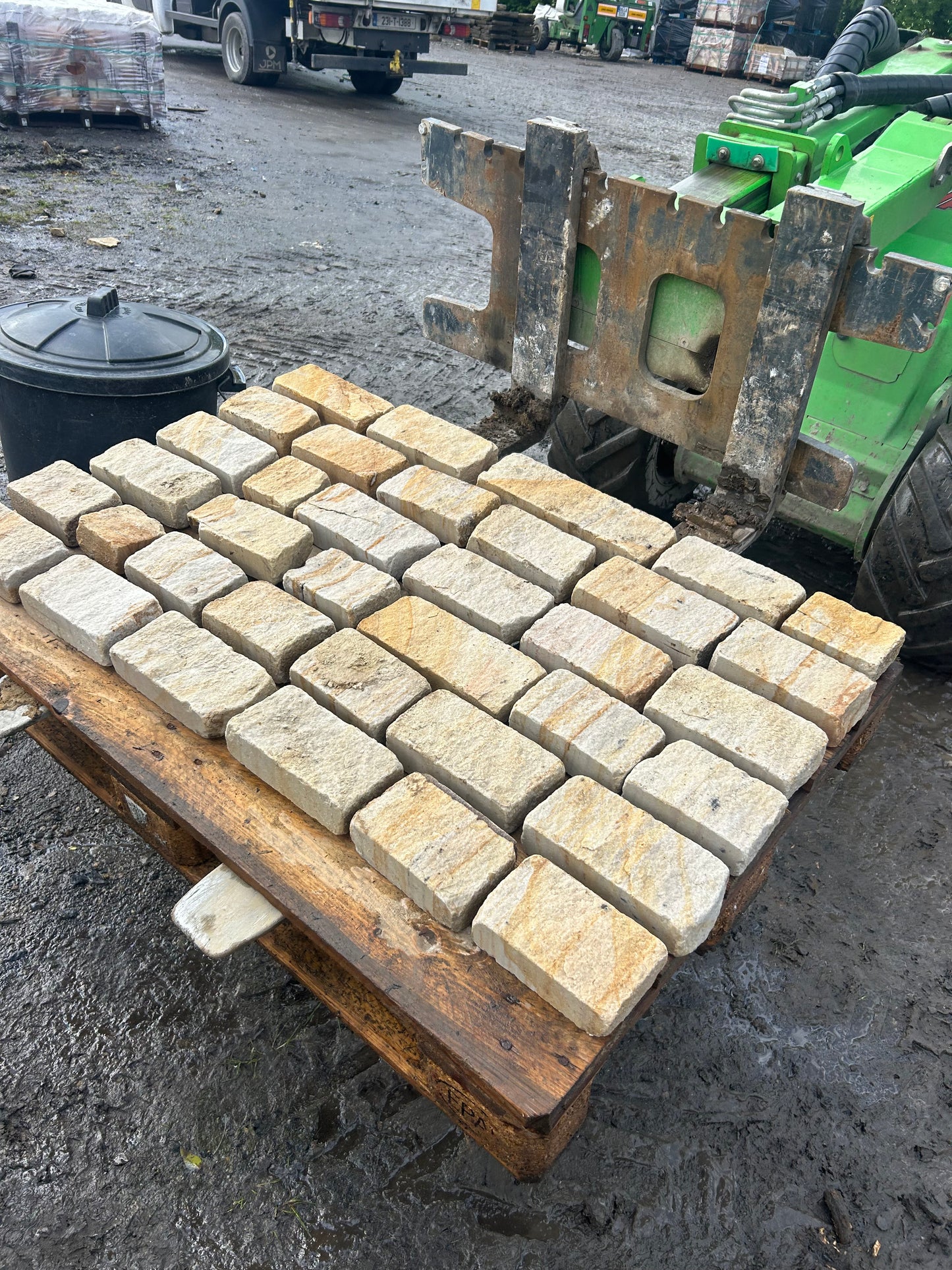 Drumshambo Low Carbon Cobblestone x 5m2 Bulk Bag / 100mm x free length x 50mm depth / tumbled