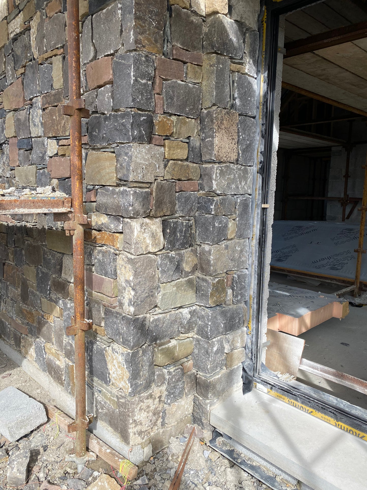 Newport Building Stone Mix in Bulk Bags / Free Delivery in Ireland