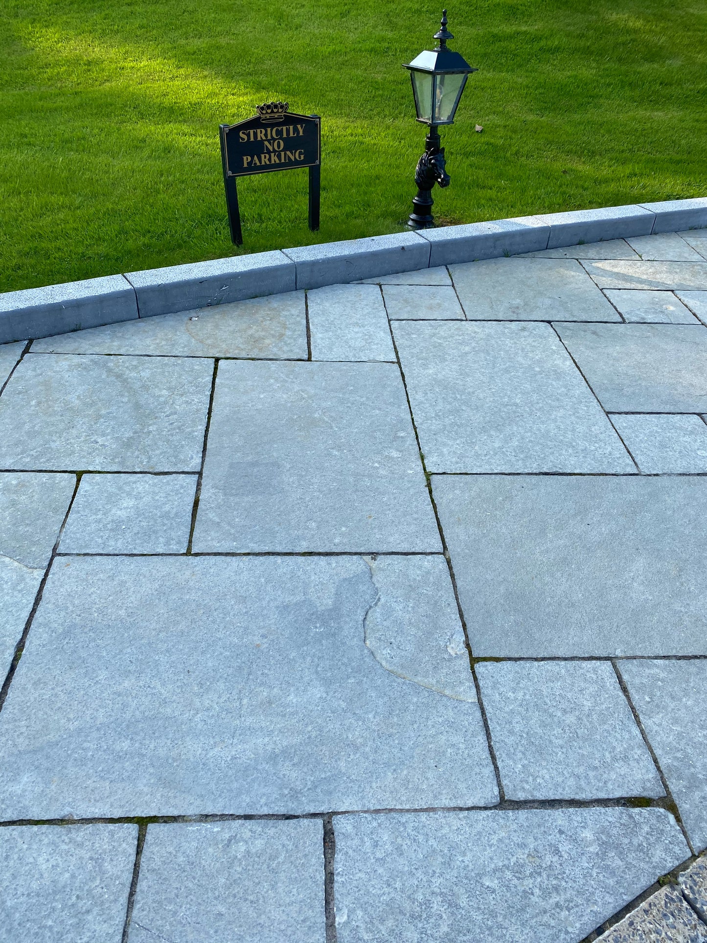 Miltown Blue Grey Limestone Flagstones x 5m2 on pallet / Free Delivery in Ireland