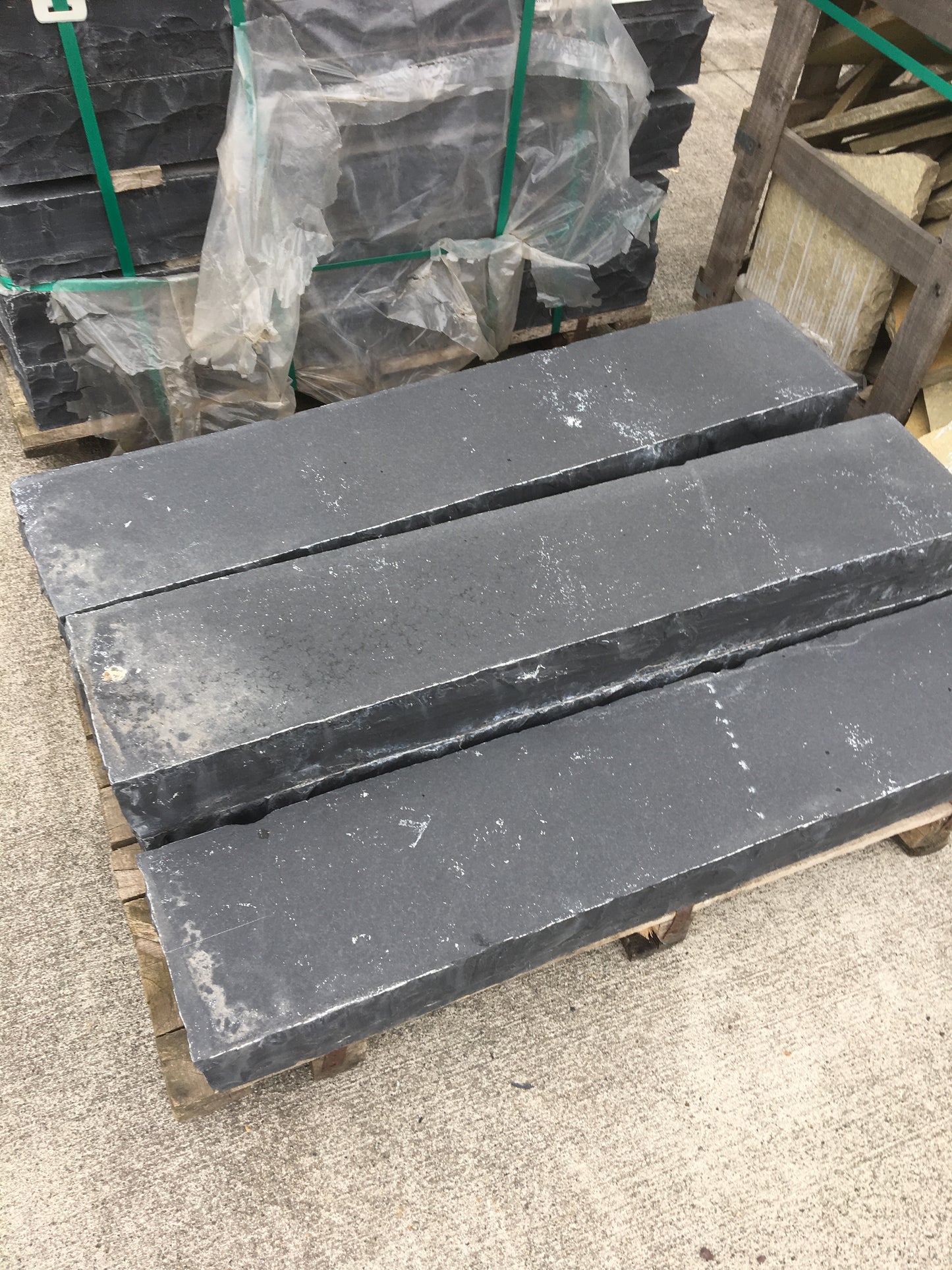 Valentia Black Limestone Chisel Edge Driveway Kerbs 10 linear meters on pallet / free delivery in Ireland