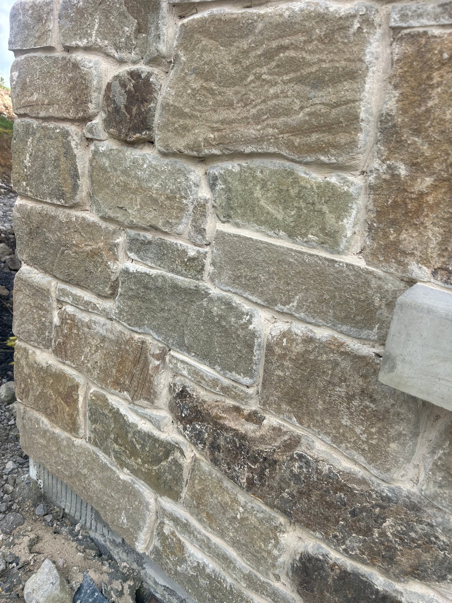Old Salvage Brown Postman Pat Fieldstone 30mm Natural Stone Cladding & Corners /10m2 or LM on pallet / Free Delivery in Ireland