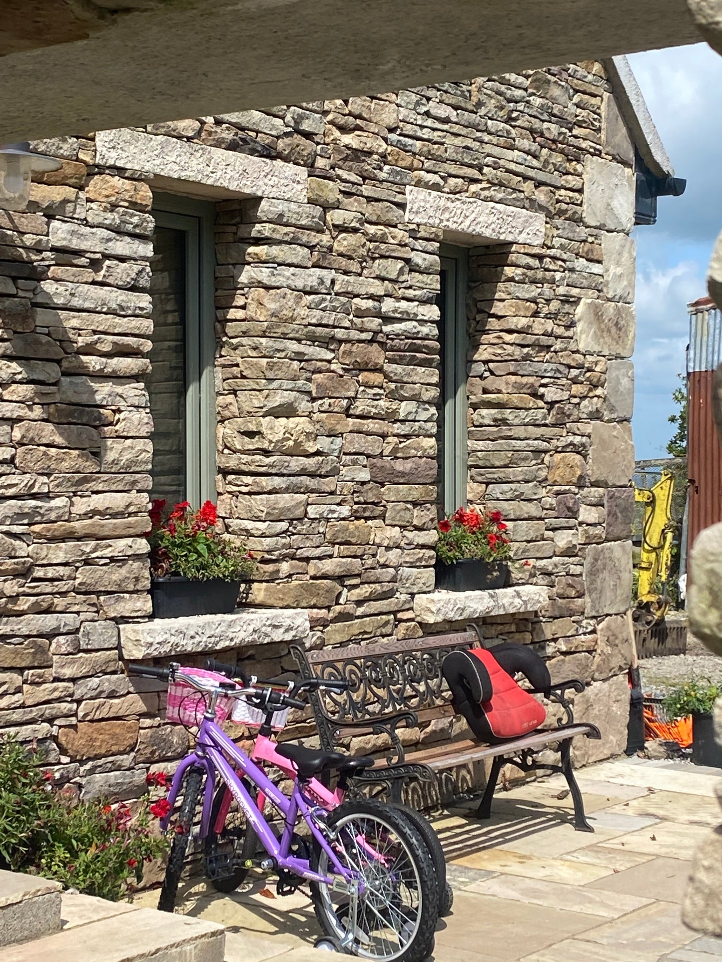 CountryLife Style, Chiseled finish / Tipperary Cream Rustic Window Sills 1400mm x 375mm x 4 sills on pallet / Free Delivery In Ireland