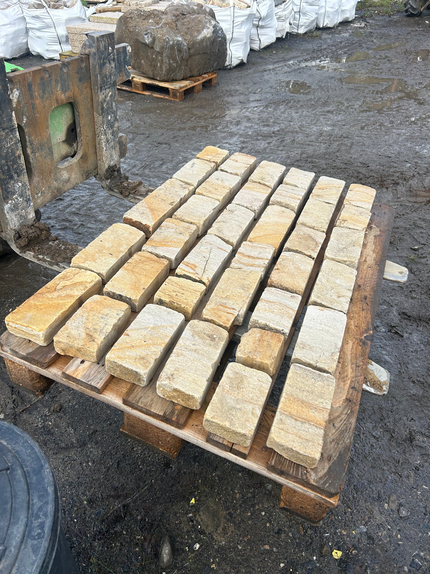 Drumshambo Low Carbon Cobblestone x 5m2 Bulk Bag / 100mm x free length x 50mm depth / tumbled
