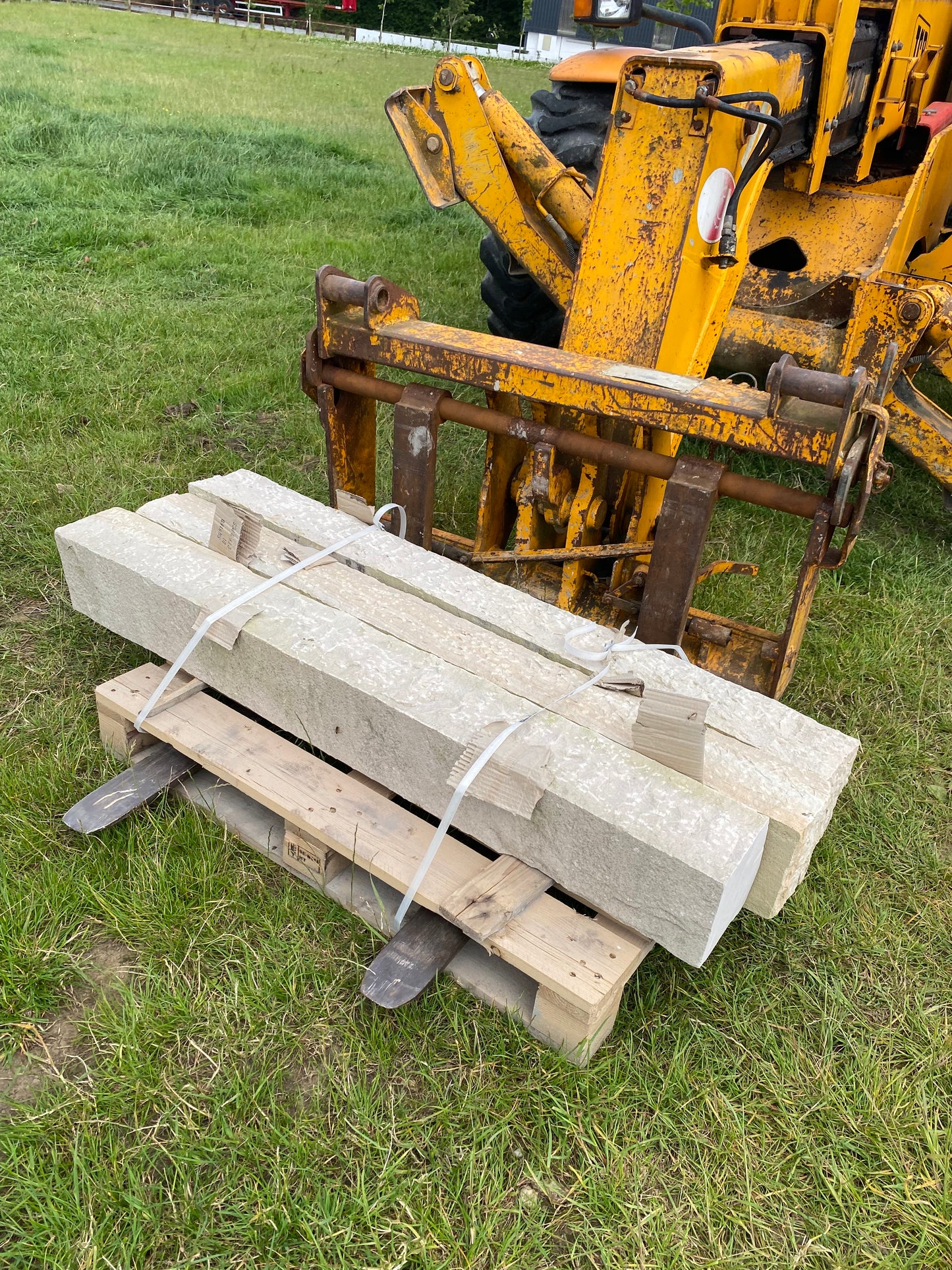 Tipperary Cream Sandstone Chiseled 1200mm x 200mm x 200mm x 2 number on pallet free delivery in Ireland