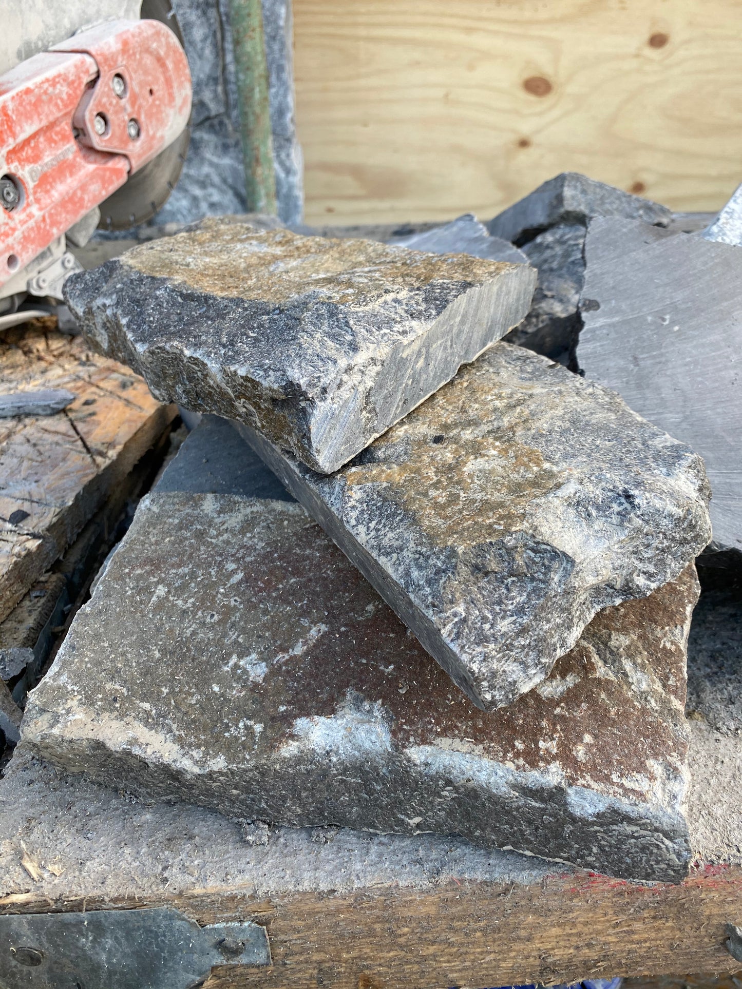 Old Salvage Galway Limestone Fieldstone Thinstone 30mm Cladding & Corners/ 10 m2 or linear meters on pallet / Free Delivery in Ireland