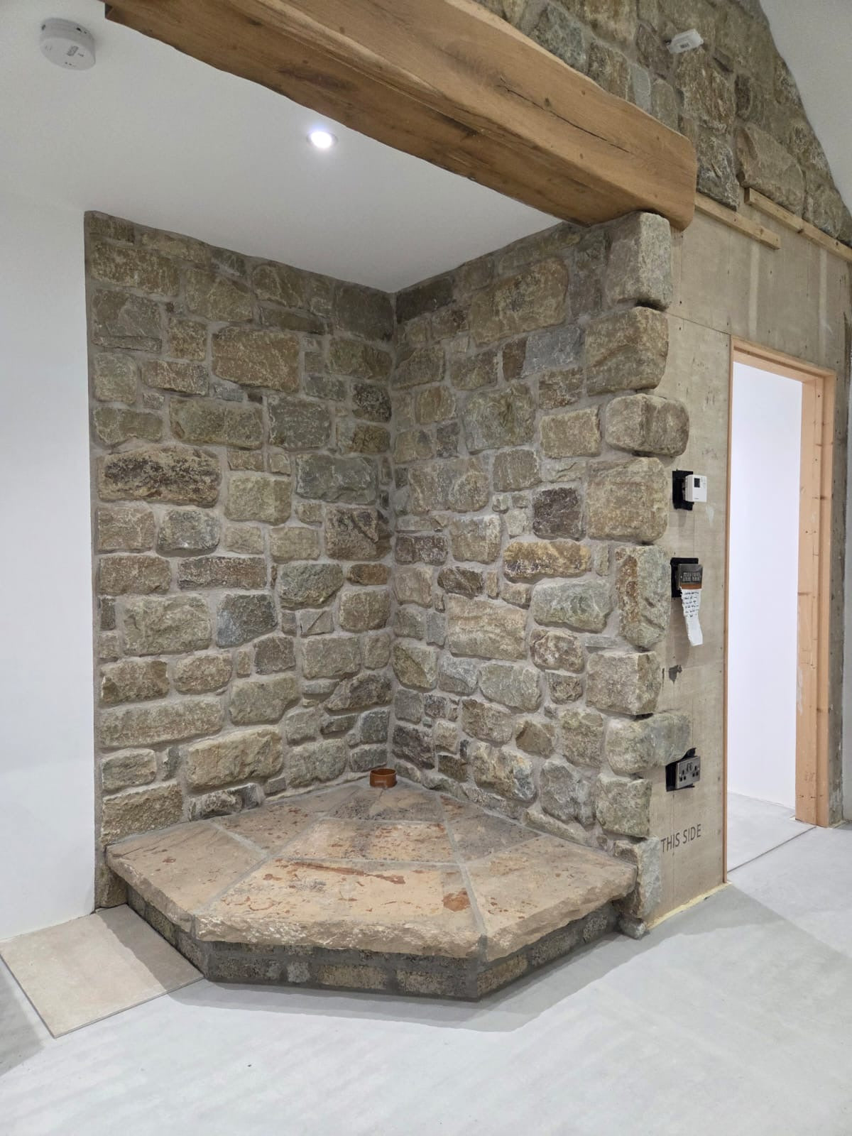 Old Salvage Brown Postman Pat Fieldstone 30mm Cladding & Corners /5m2 or Linear Meters on pallet / Free Delivery in Ireland