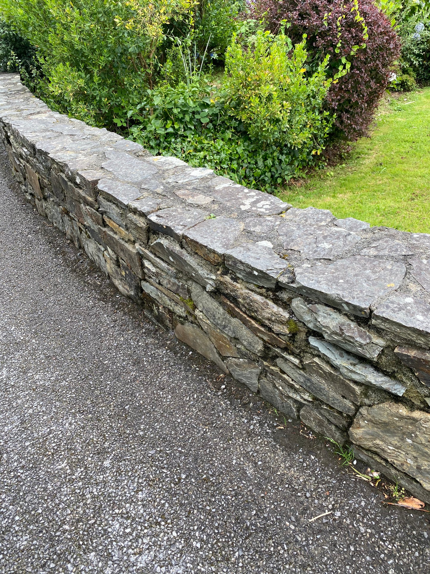 Black Friday Bulk Deal x 30 Bulk Bags of West Cork Brown Drystone Walling / Building Stone 90m2 load !! / Free Shipping in Ireland