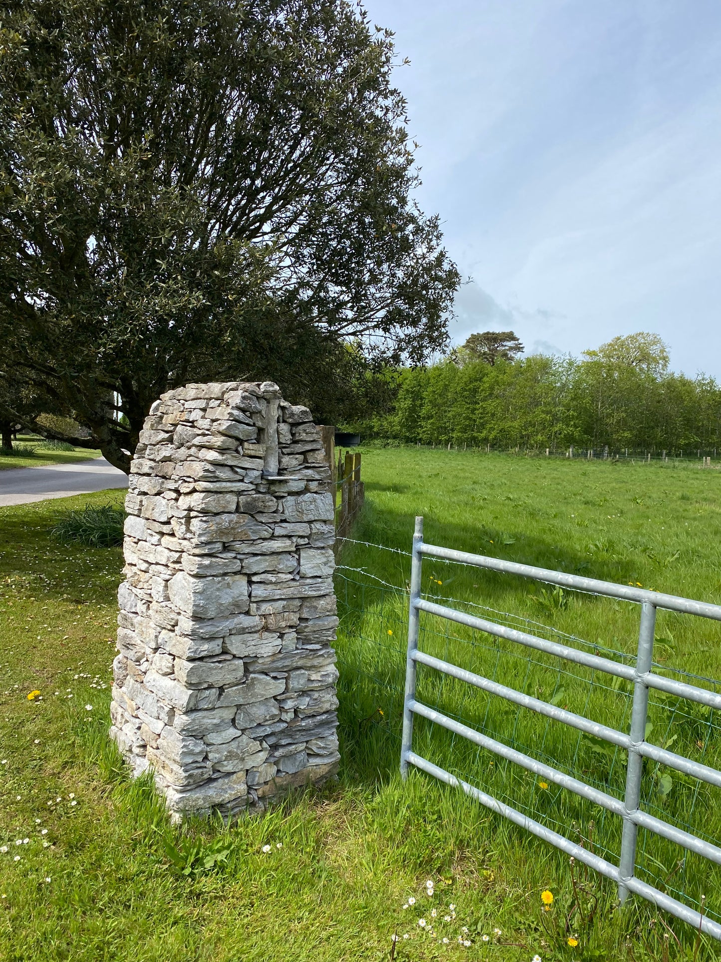West Cork Brown Quality Walling Stone / Building Stone x 600m2 Deal / Free Delivery in Ireland x 200 bulk bags