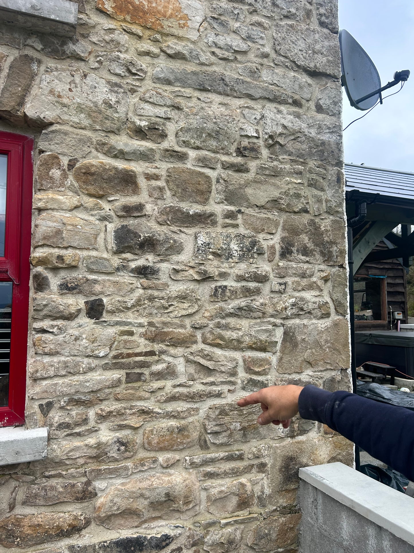 Old Salvage Brown Postman Pat Fieldstone 30mm Natural Stone Cladding & Corners /10m2 or LM on pallet / Free Delivery in Ireland