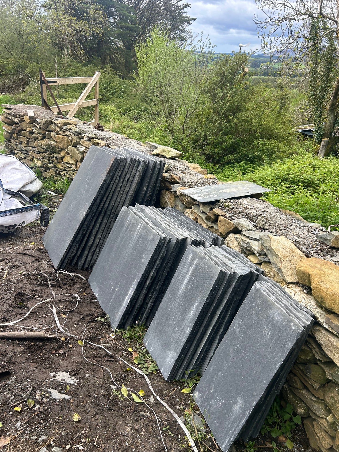 Valentia Black Limestone Natural Stone Flagstones 20m2 Crate