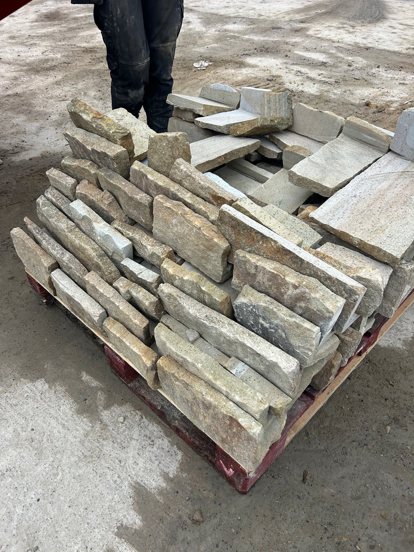 Tipperary Sandstone Thinstone , Stick On Cladding Random 30mm Pallet 10m2 or Lm / Free Delivery in Ireland