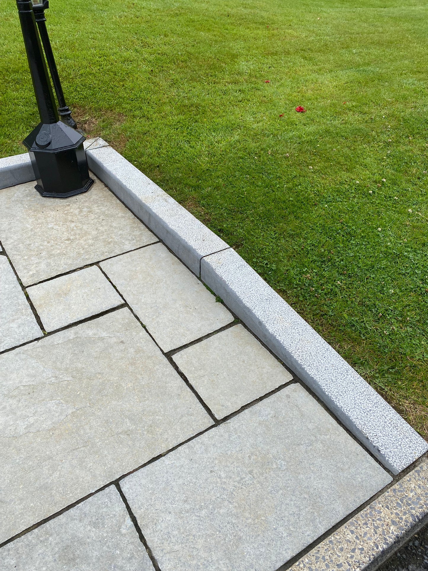 Kilkenny blue limestone sanded driveway kerbs ( 140mm x 80mm x 1000mm, chamfer 30mm x 40mm ), 10 linear meters on pallet / free delivery in Ireland