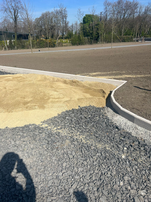 Ailesbury Golden Pathway / Driveway Holding Dust in bulk bags / free delivery Ireland!