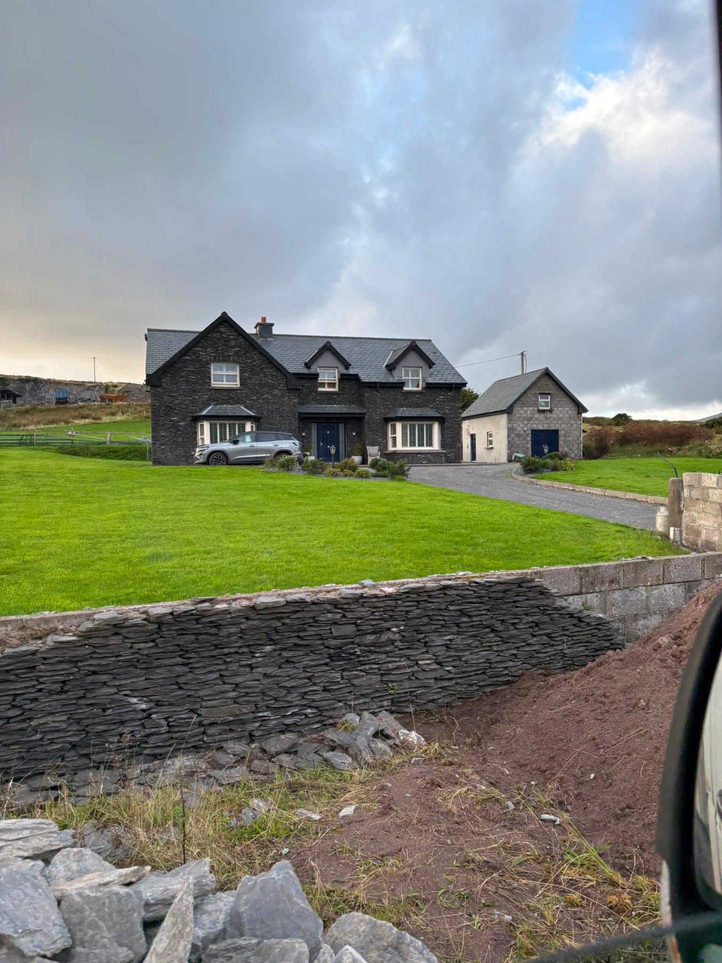 Kerry Black Pencil Natural Stone Slate in Bulk Bags / Free Delivery in Ireland