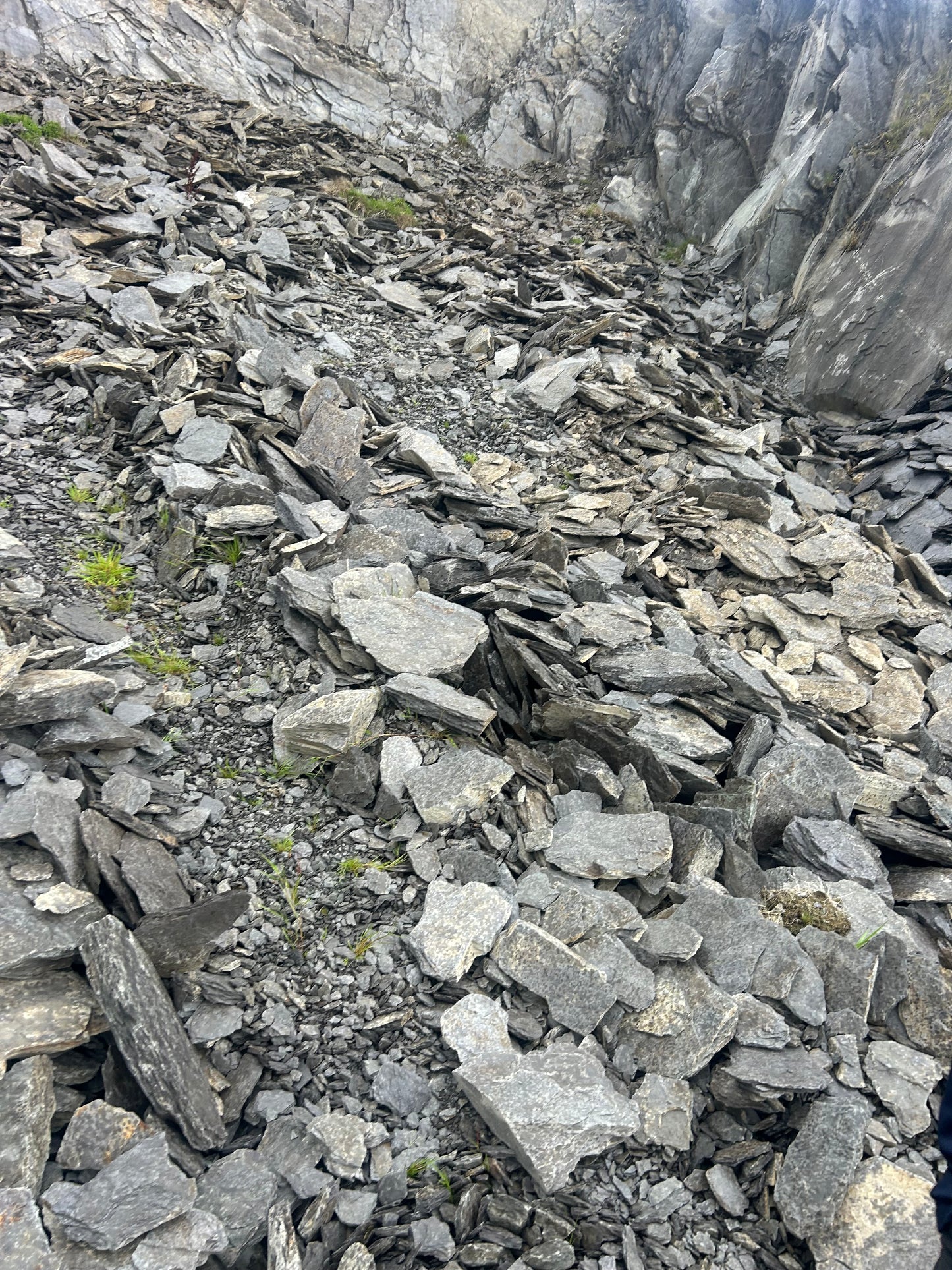 Kerry Black Pencil Natural Stone Slate in Bulk Bags / Free Delivery in Ireland