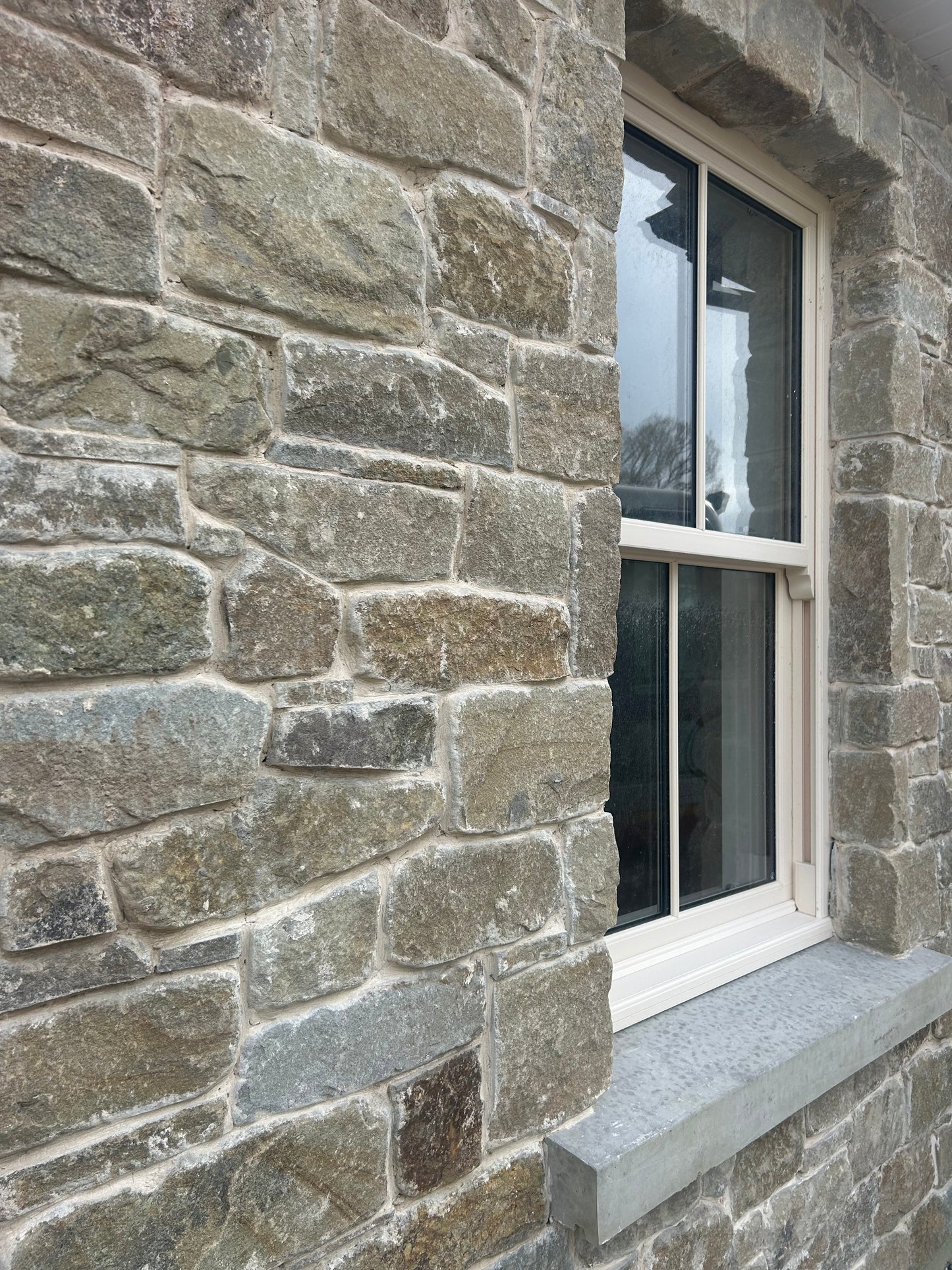 Old Salvage Brown Postman Pat Fieldstone 30mm Natural Stone Cladding & Corners /10m2 or LM on pallet / Free Delivery in Ireland