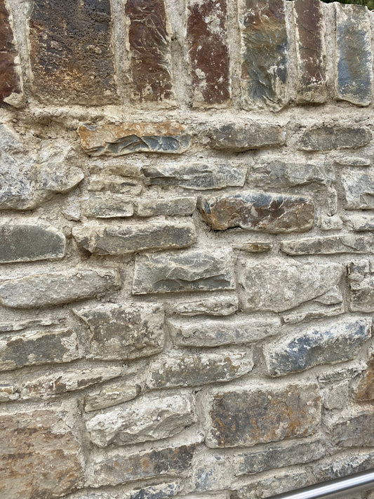 Black Friday Bulk Deal x 30 Bulk Bags of West Cork Brown Drystone Walling / Building Stone 90m2 load !! / Free Shipping in Ireland