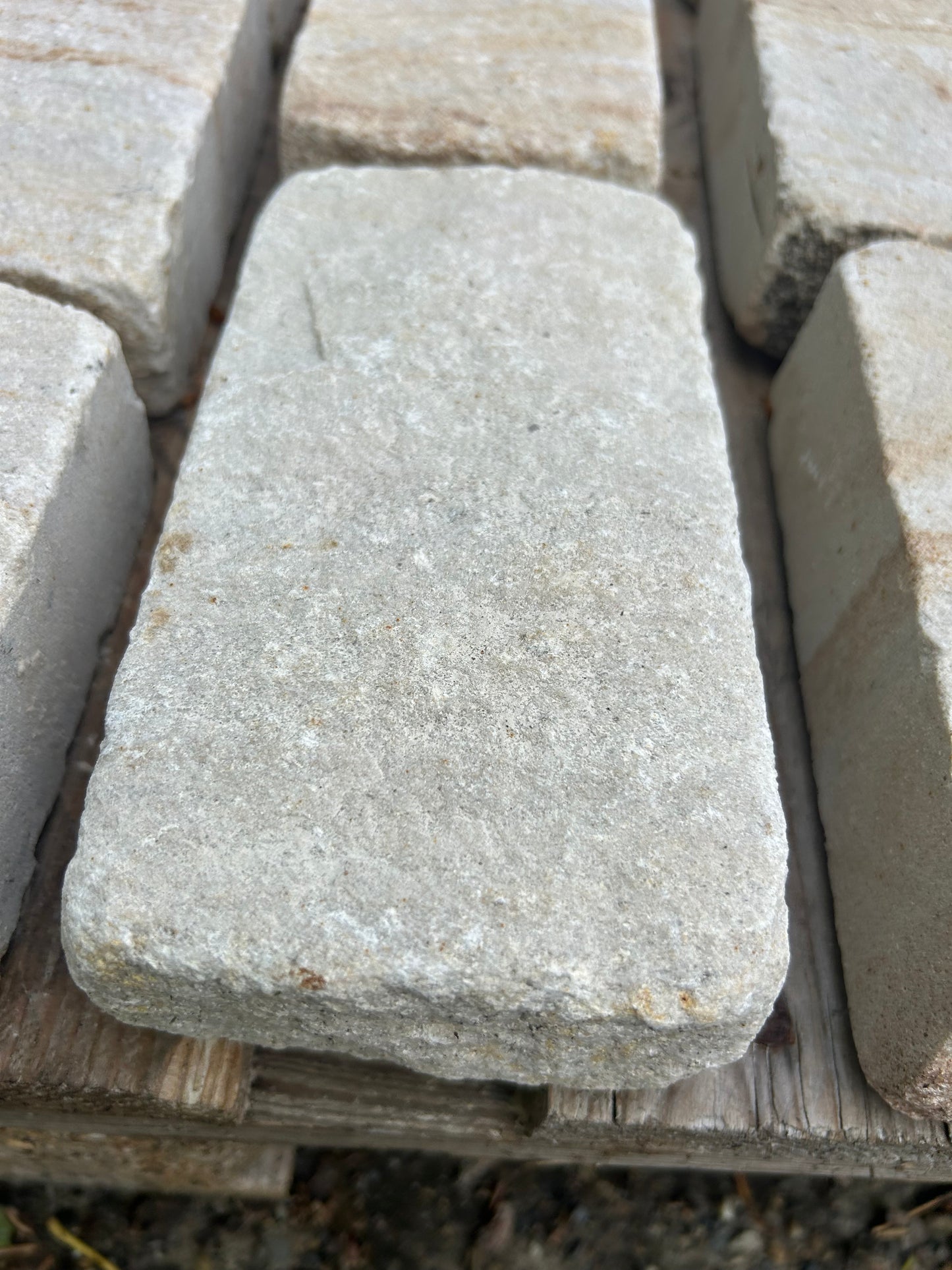Drumshambo Low Carbon Cobblestone x 5m2 Bulk Bag / 100mm x free length x 50mm depth / tumbled