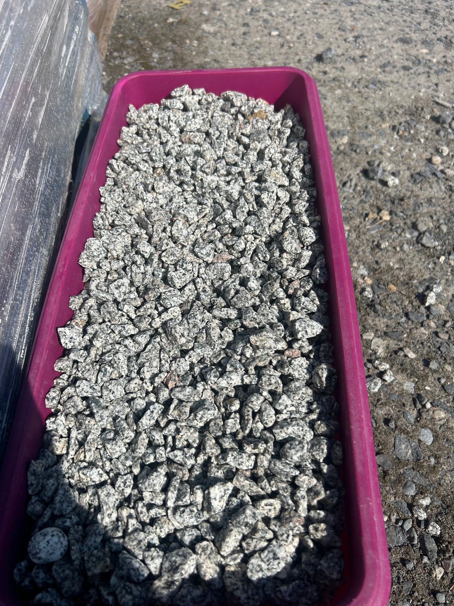 Merrion Silver Grey Granite 14mm Chippings for Flowerbeds / Paths /Graves etc , 25 kilo bags x 30 on pallet / free delivery in Ireland