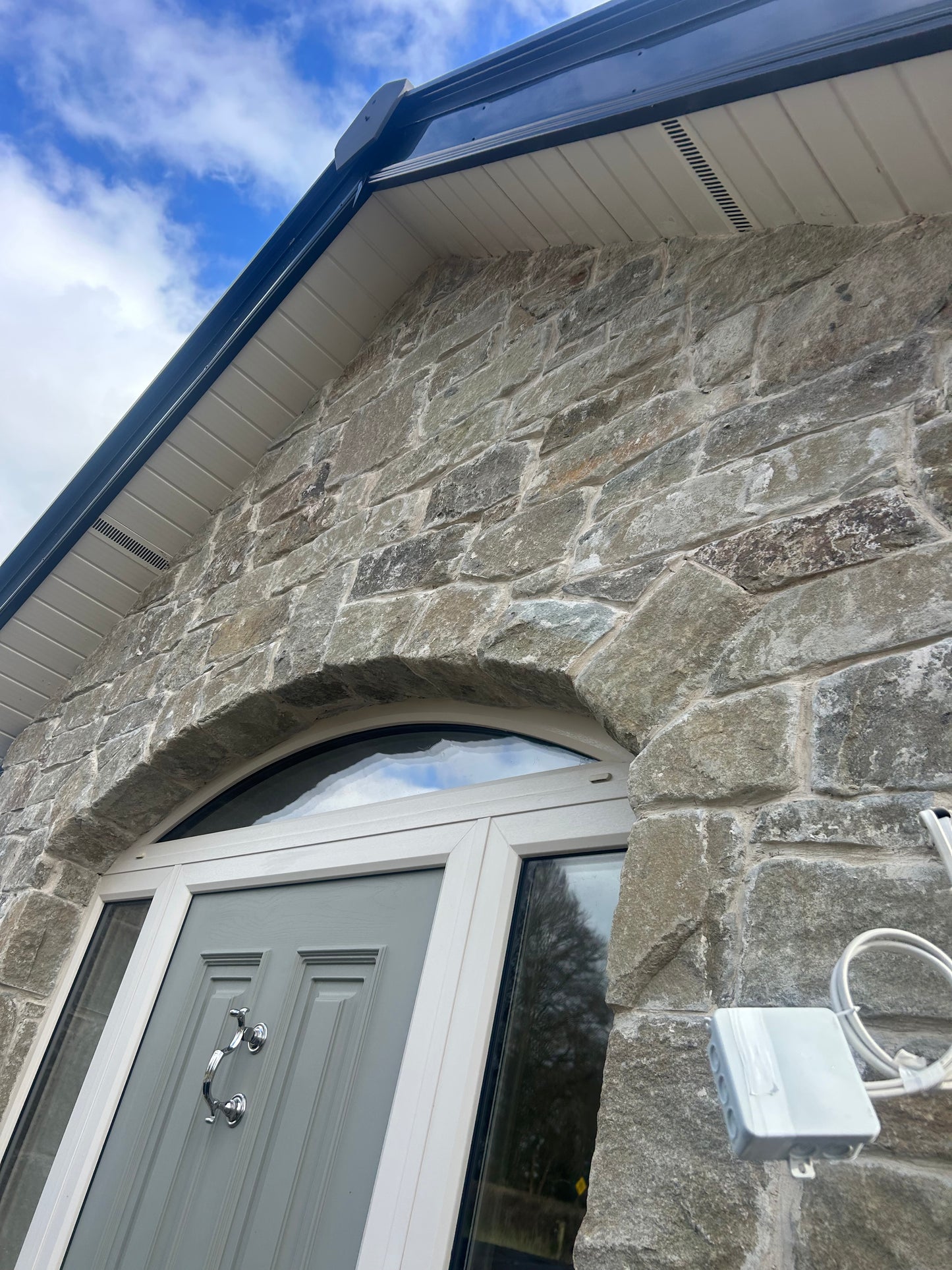Old Salvage Brown Postman Pat Fieldstone 30mm Natural Stone Cladding & Corners /10m2 or LM on pallet / Free Delivery in Ireland