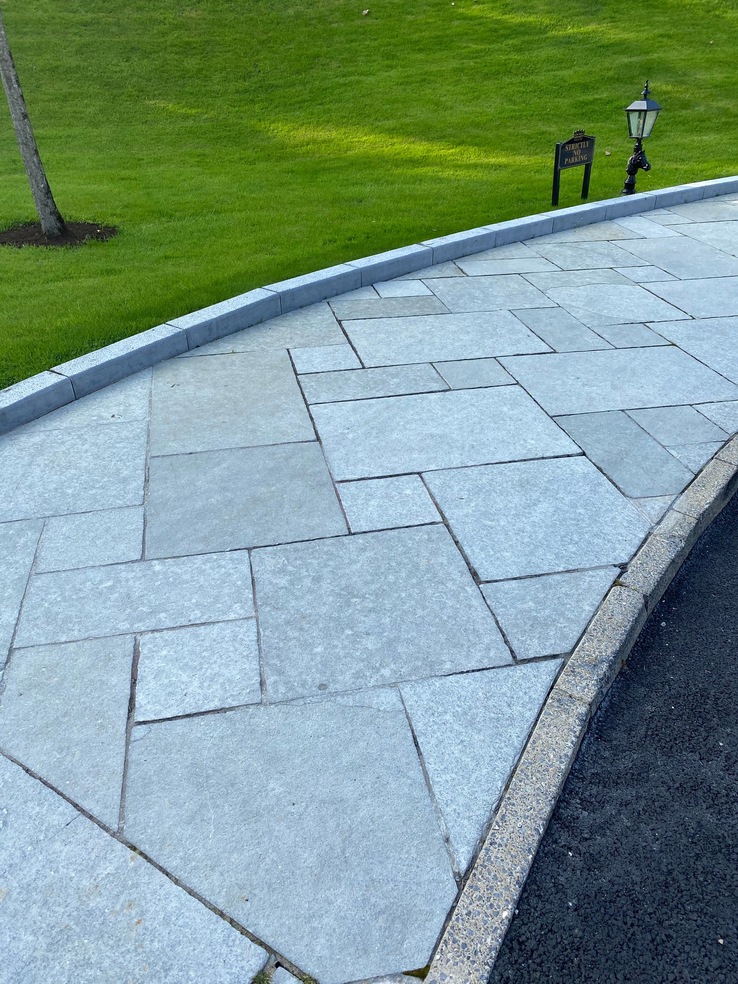 Miltown Blue Grey Limestone Flagstones x 5m2 on pallet / Free Delivery in Ireland