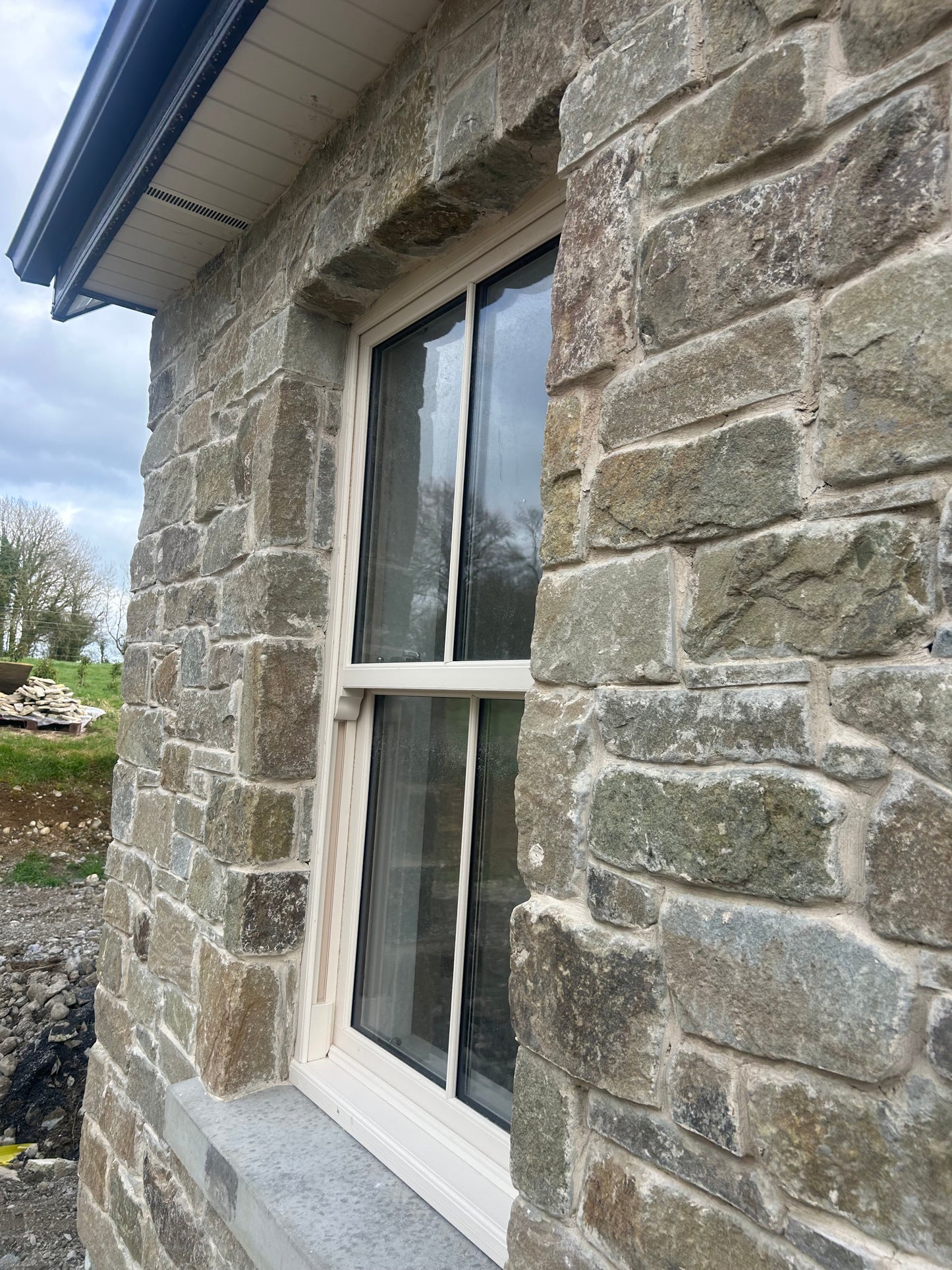 Old Salvage Brown Postman Pat Fieldstone 30mm Natural Stone Cladding & Corners /10m2 or LM on pallet / Free Delivery in Ireland
