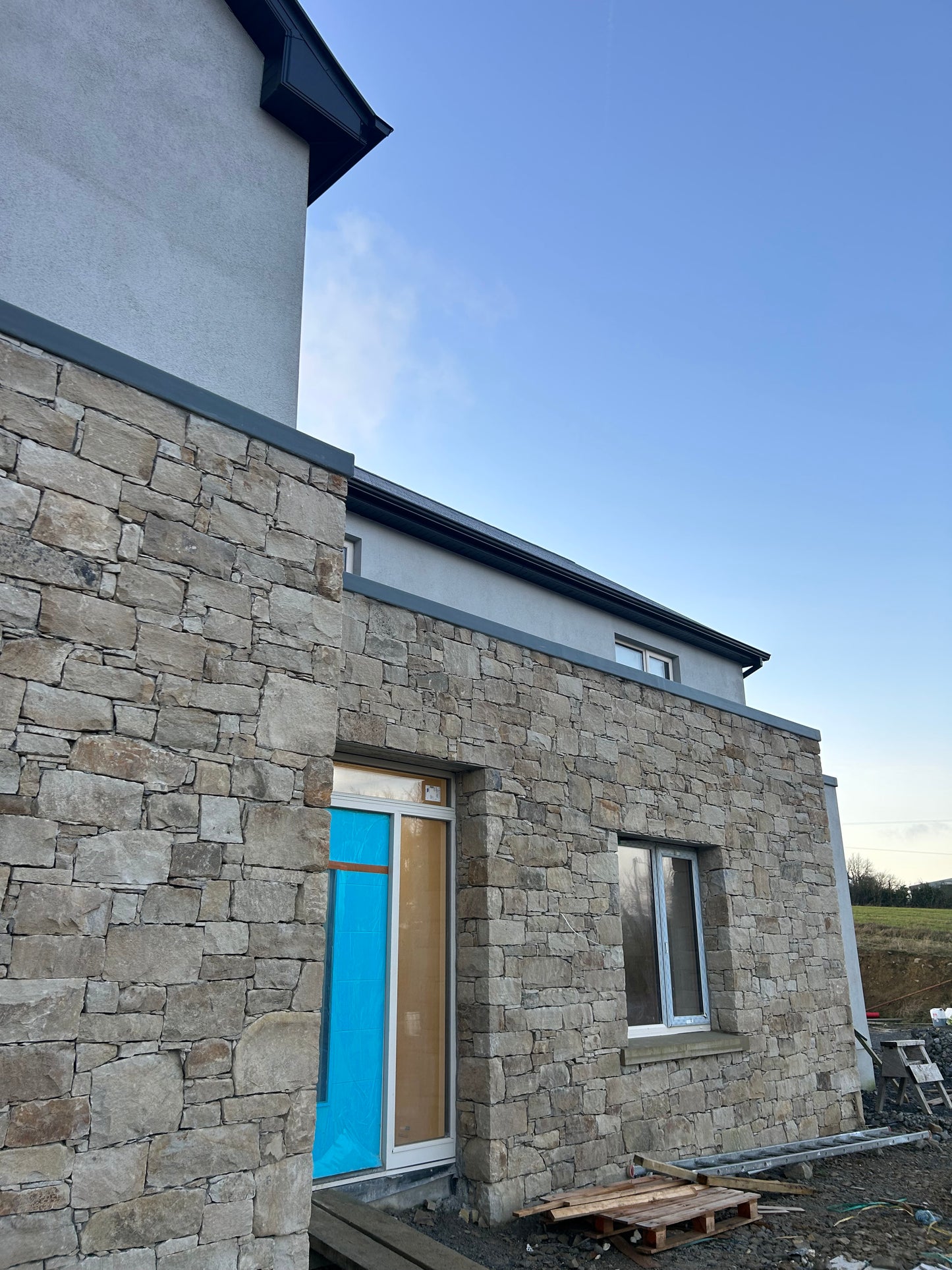 Clonaslee Cotswold Cream Guillotened Building Stone for Houses & Walls / Bulk Bag / Free Shipping in Ireland