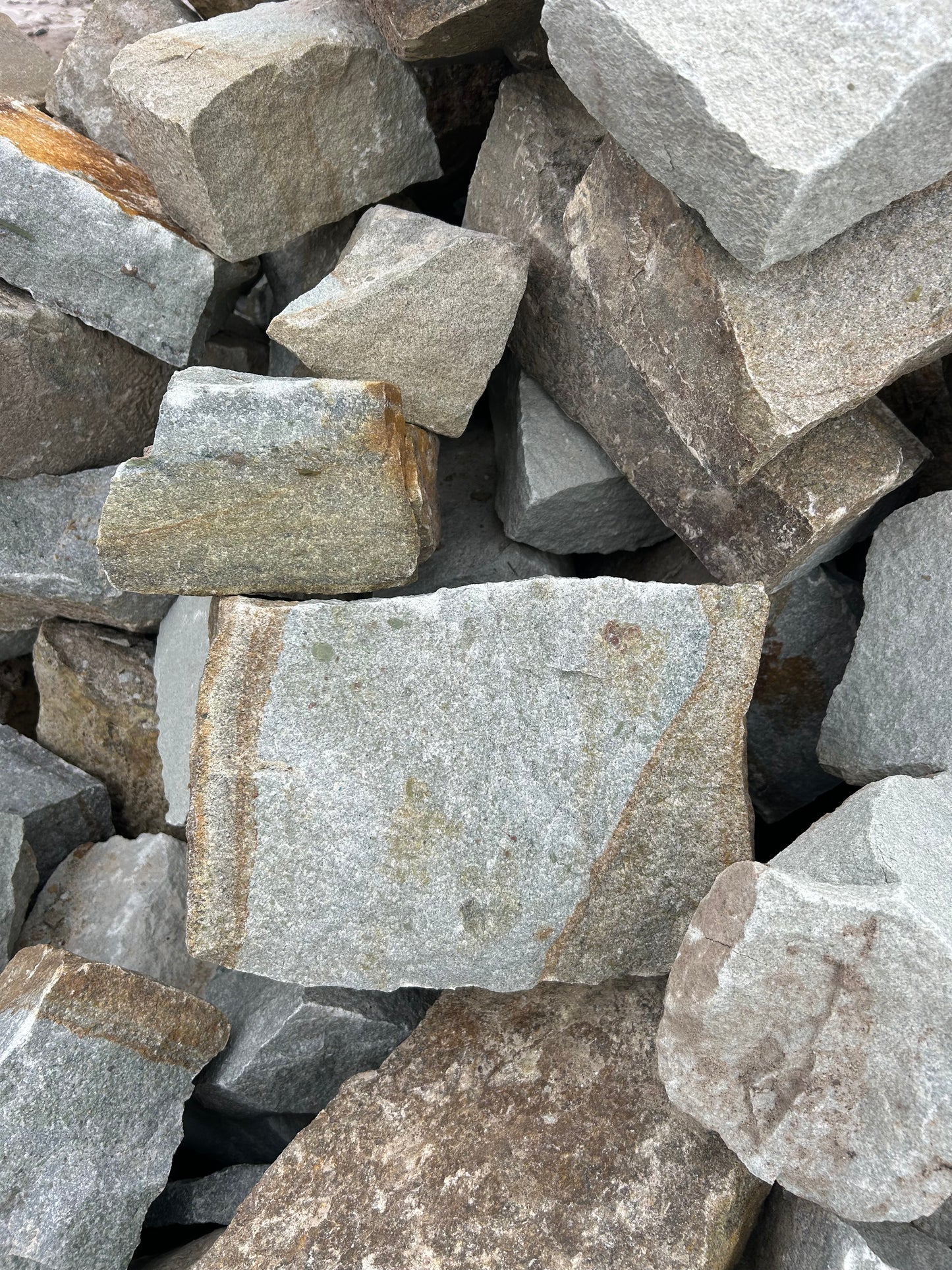 Roscrea Premium Sandstone Building Stone / Bulk Bag / Free Delivery in Ireland