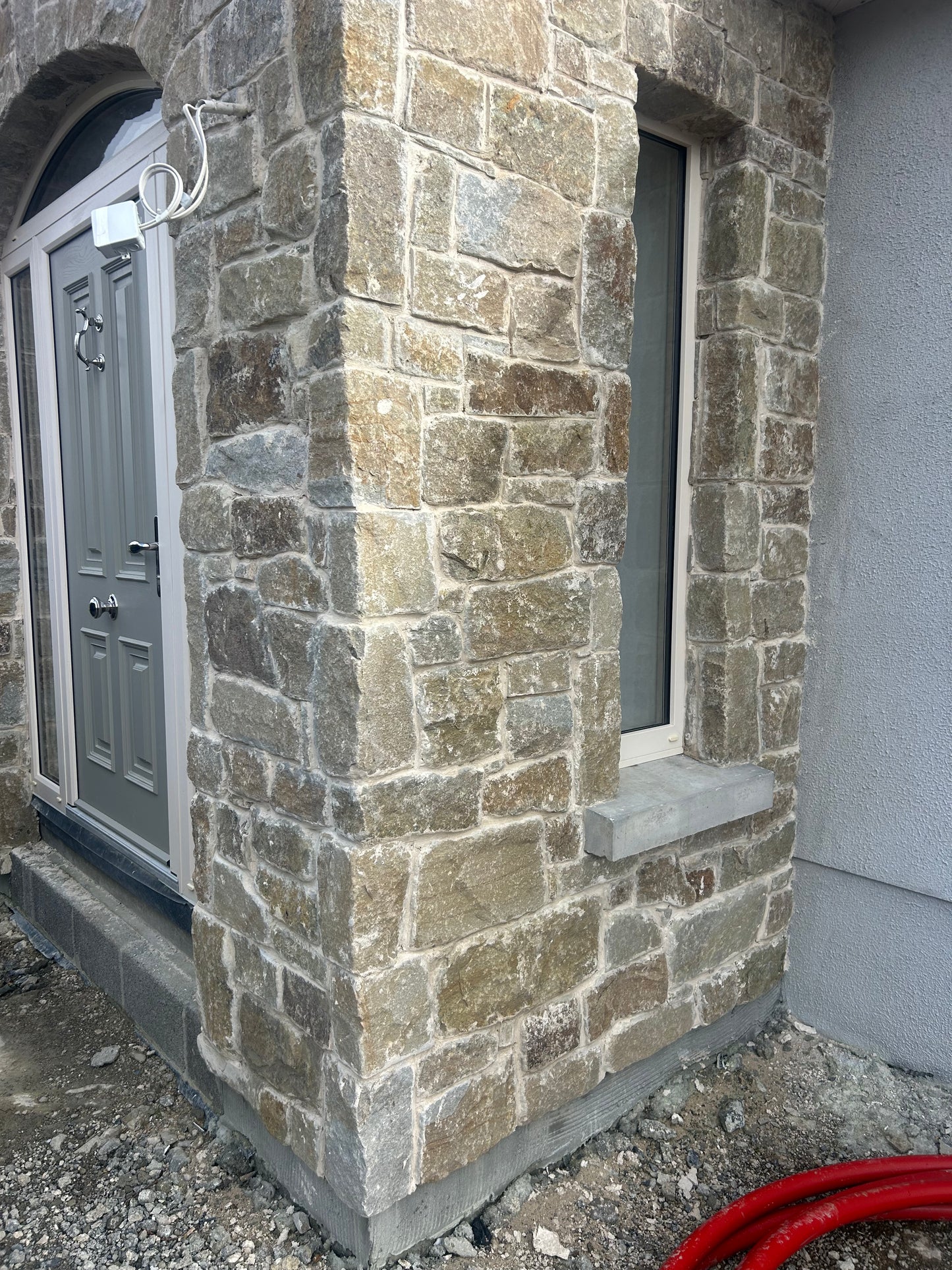 Old Salvage Brown Postman Pat Fieldstone 30mm Natural Stone Cladding & Corners /10m2 or LM on pallet / Free Delivery in Ireland