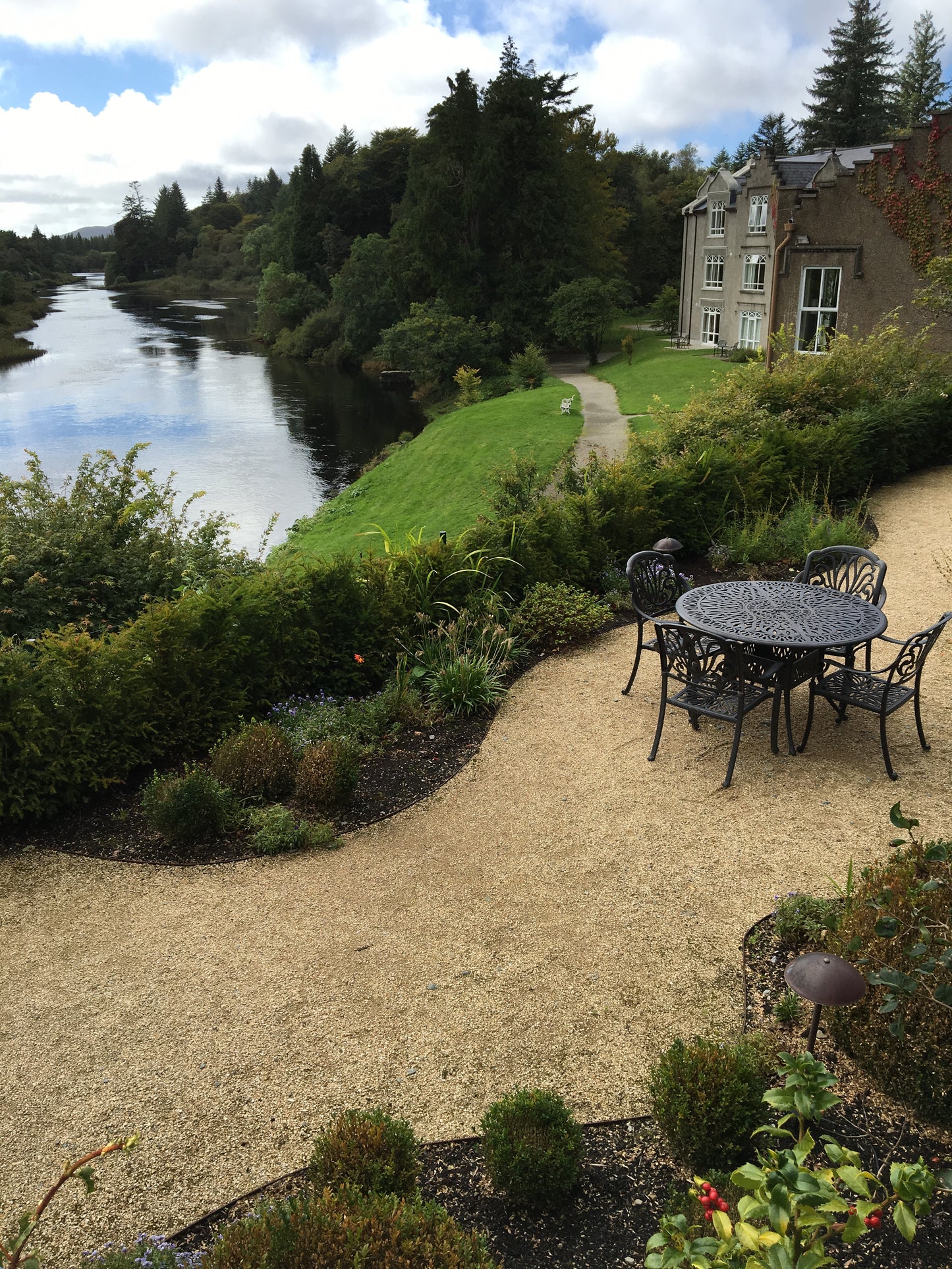 Ailesbury Golden 10mm Driveway Chippings per bulk bag / free delivery in Ireland!