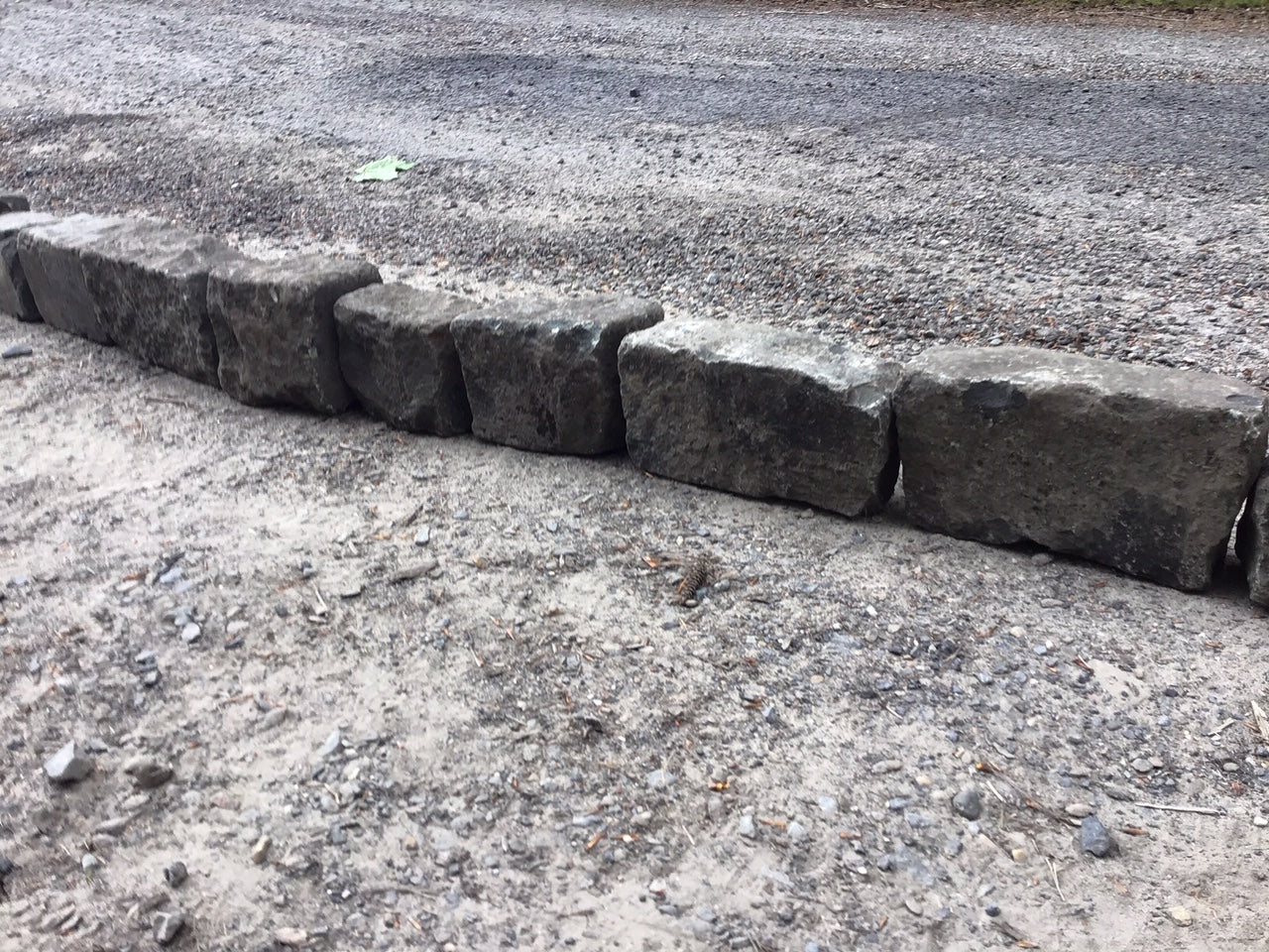 Old Salvage 6" Dublin Limestone Driveway Kerbs 20M Bulk Bag